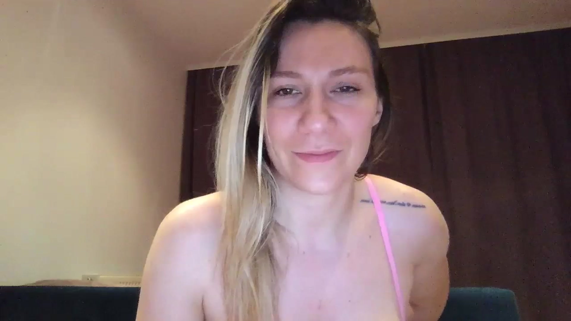 Gallery image thumbnail from itwasnt_me's myfreecams stream on, 07/23/2023, 24:55 image 6 of 20