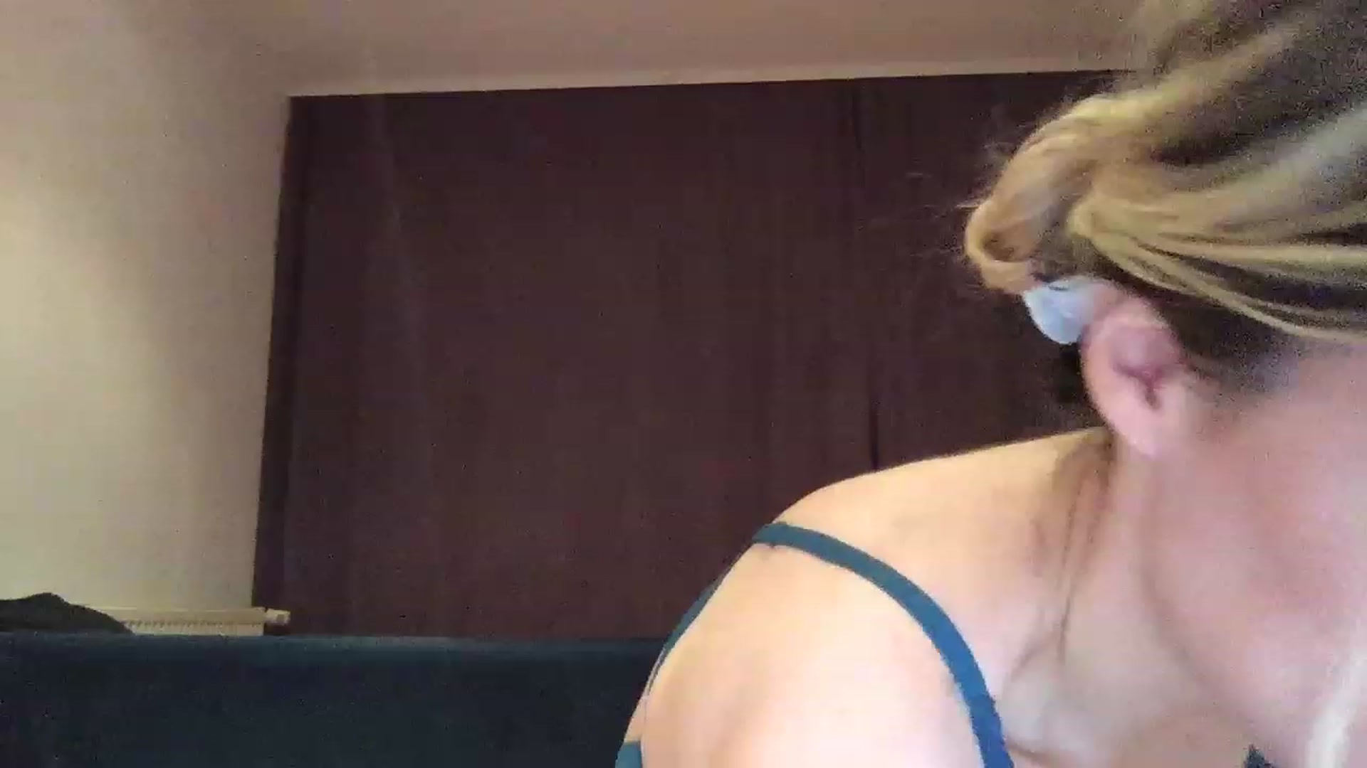 Gallery image thumbnail from itwasnt_me's myfreecams stream on, 07/24/2023, 24:06 image 7 of 20