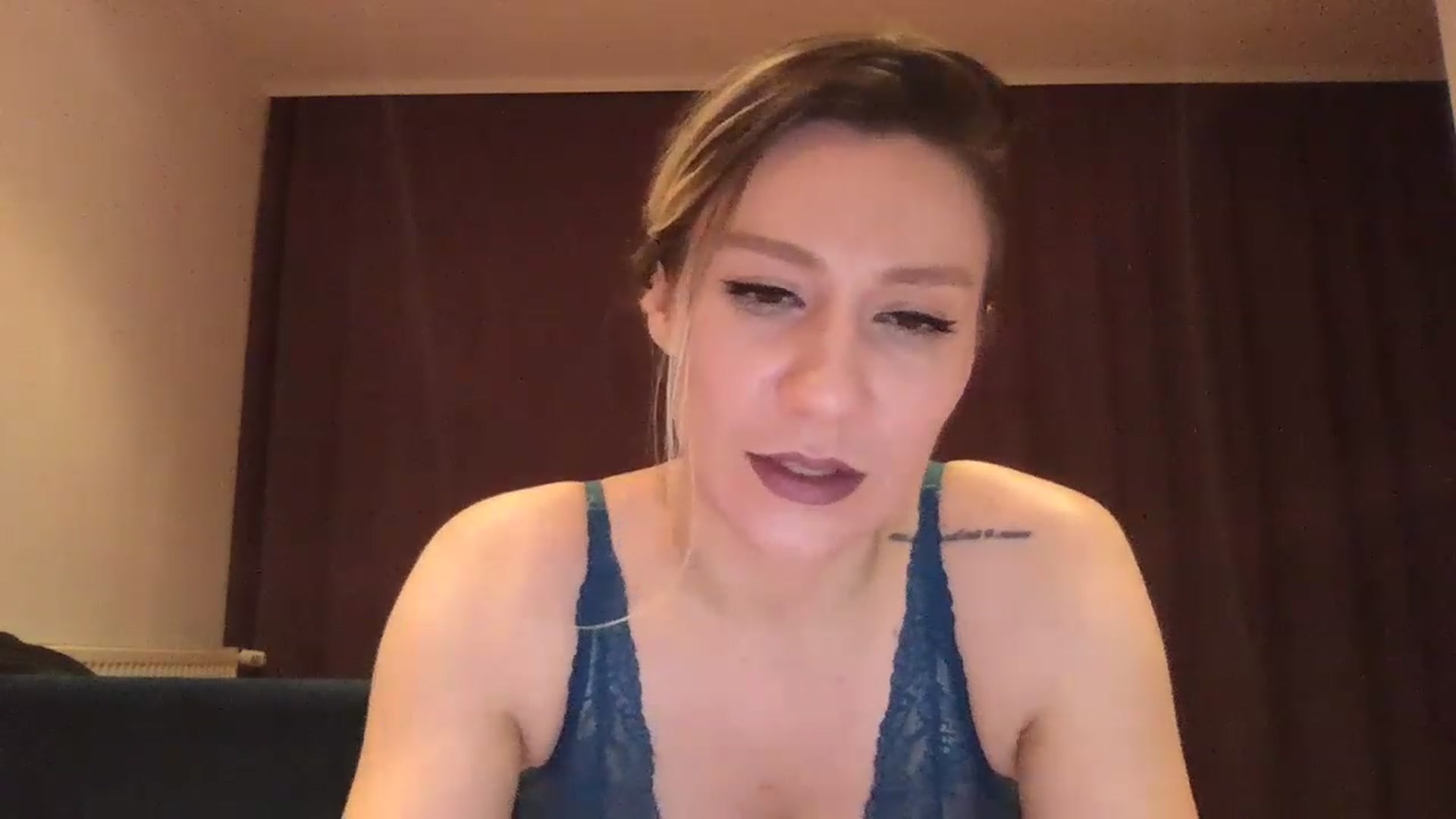 Gallery image thumbnail from itwasnt_me's myfreecams stream on, 07/24/2023, 24:06 image 17 of 20