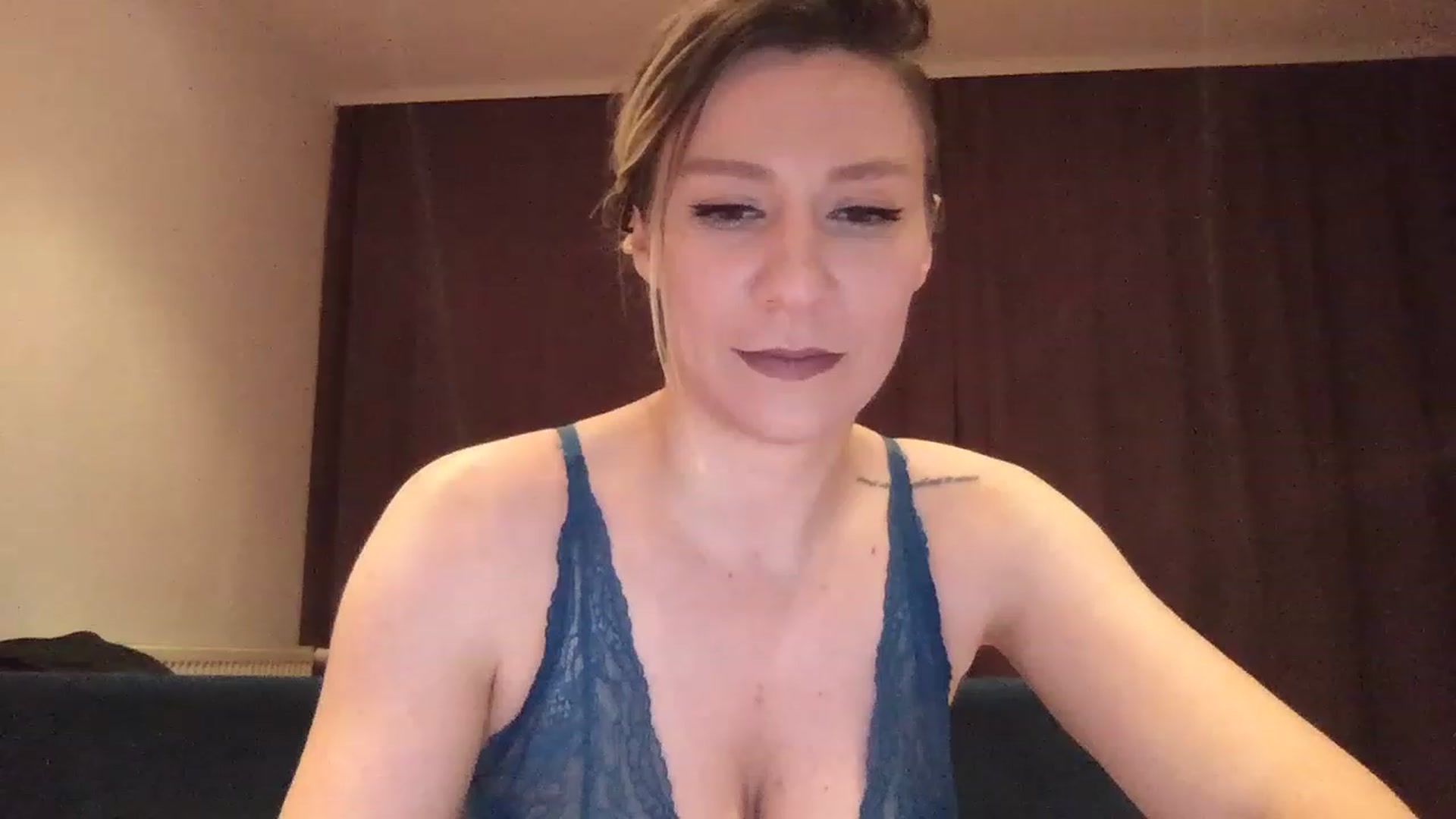 Gallery image thumbnail from itwasnt_me's myfreecams stream on, 07/24/2023, 24:06 image 6 of 20
