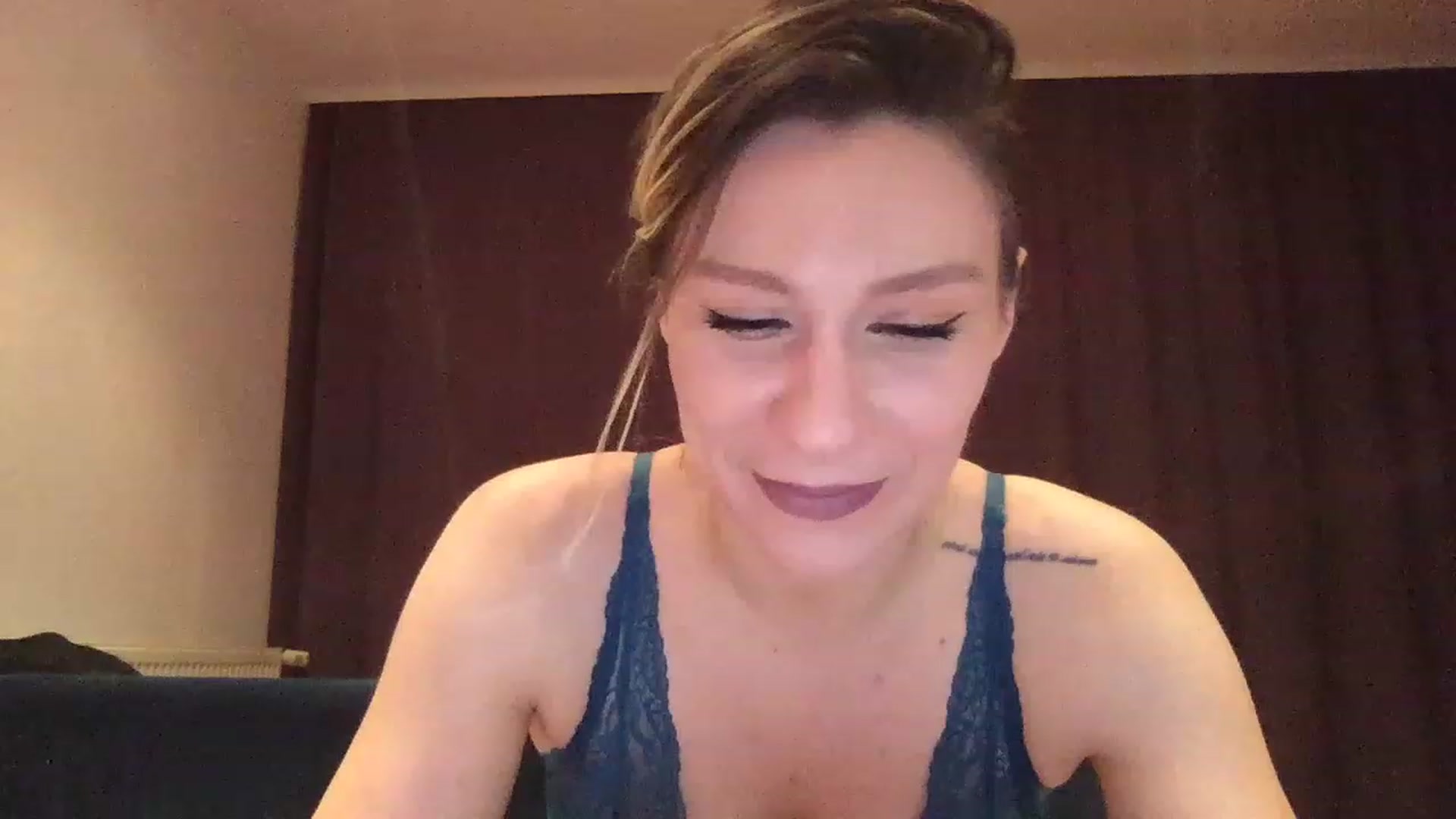 Gallery image thumbnail from itwasnt_me's myfreecams stream on, 07/24/2023, 24:06 image 9 of 20