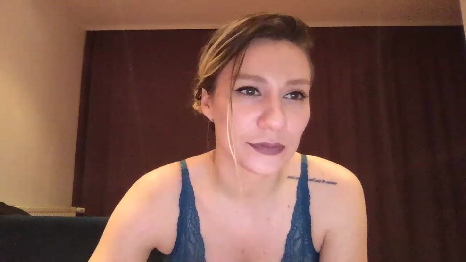 Gallery image thumbnail from itwasnt_me's myfreecams stream on, 07/24/2023, 24:06 image 15 of 20