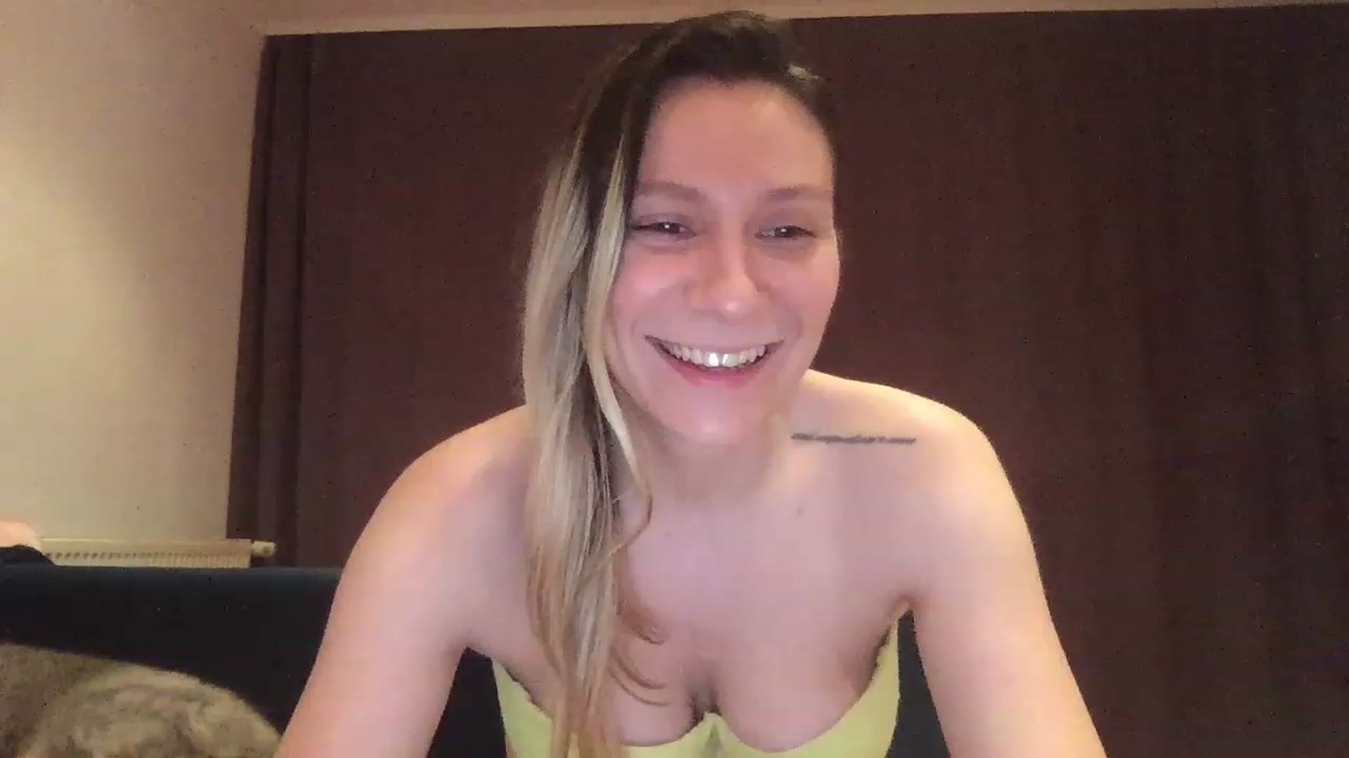 Gallery image thumbnail from itwasnt_me's myfreecams stream on, 08/13/2023, 23:39 image 10 of 20
