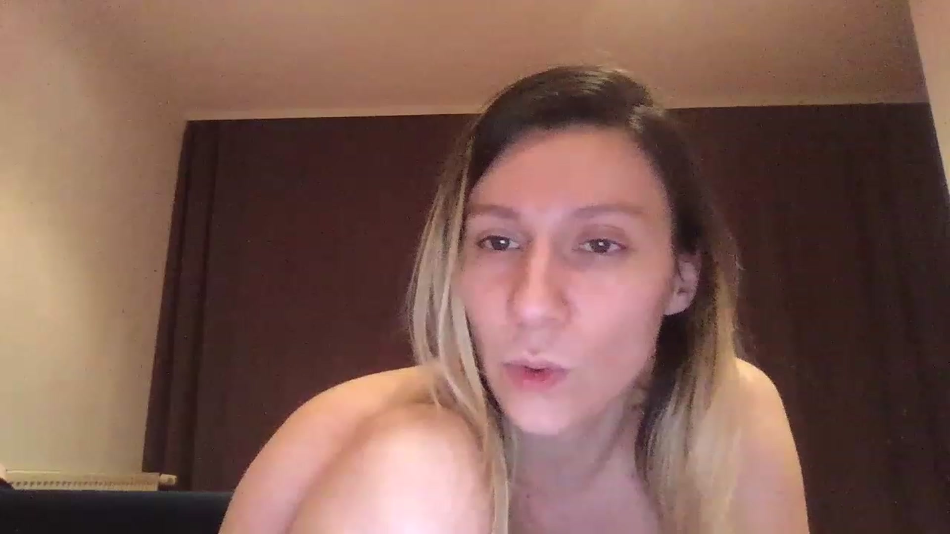 Gallery image thumbnail from itwasnt_me's myfreecams stream on, 08/14/2023, 01:55 image 18 of 20