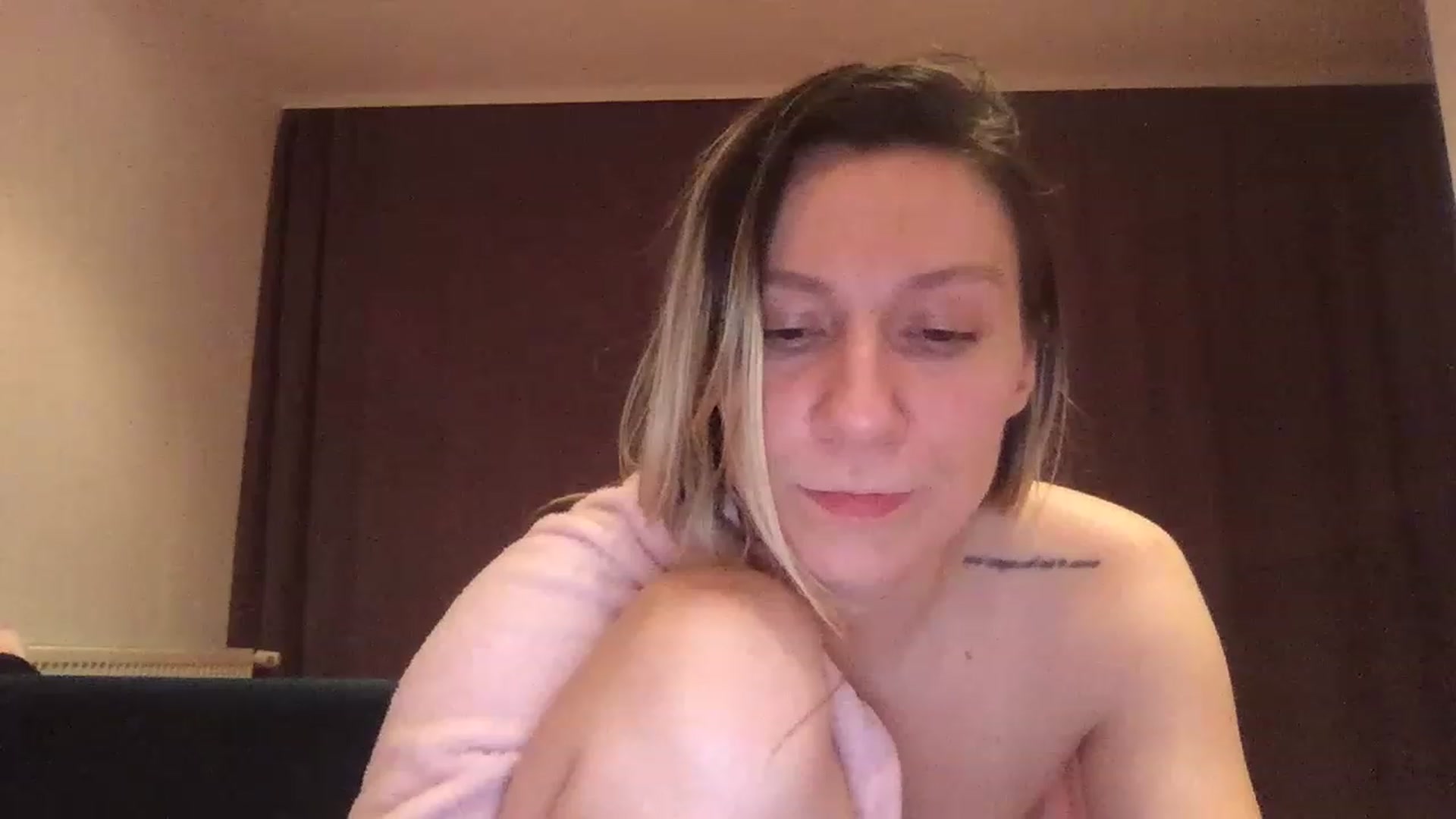 Gallery image thumbnail from itwasnt_me's myfreecams stream on, 08/14/2023, 01:55 image 9 of 20