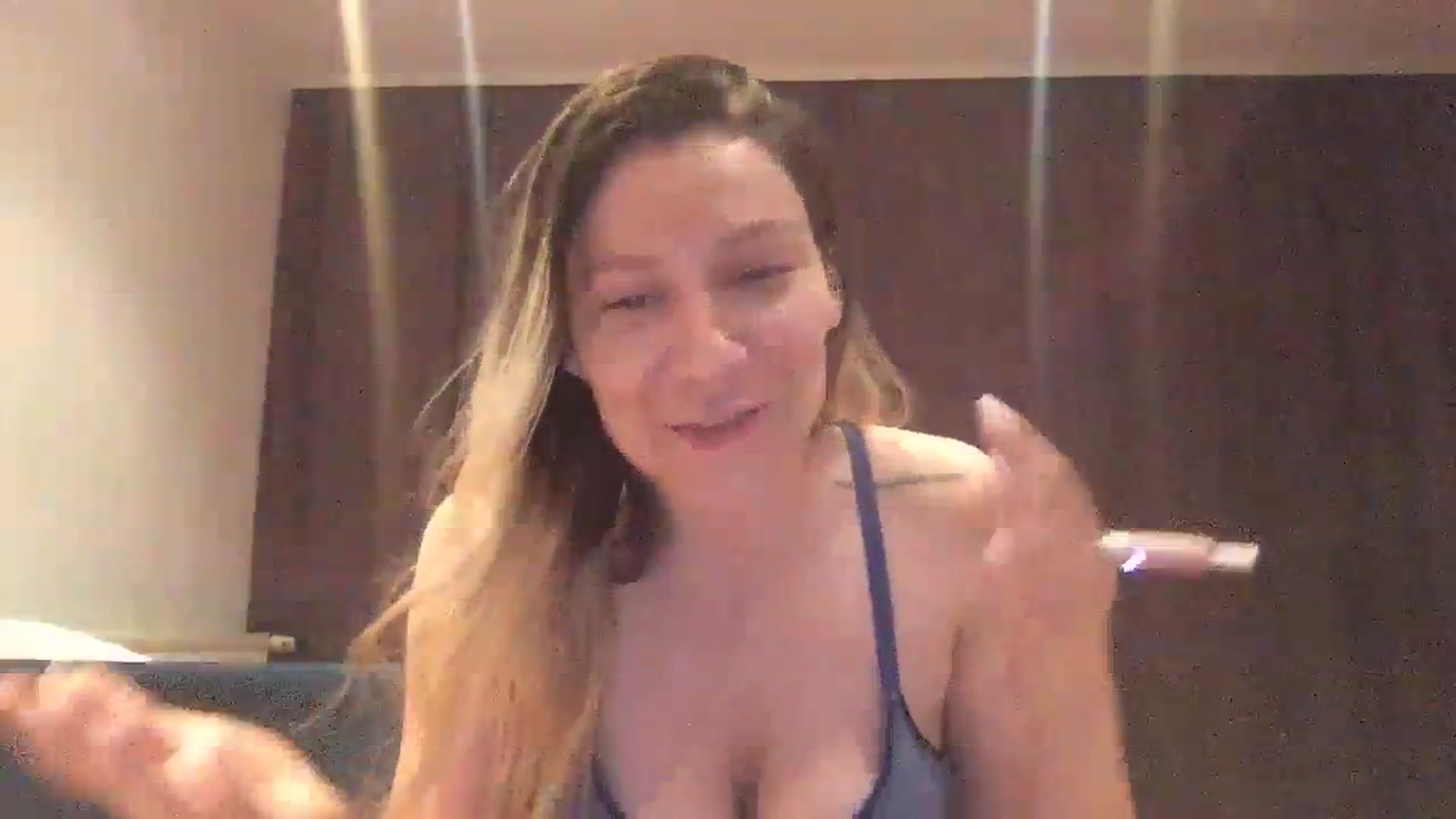 Gallery image thumbnail from itwasnt_me's myfreecams stream on, 08/25/2023, 01:21 image 4 of 20