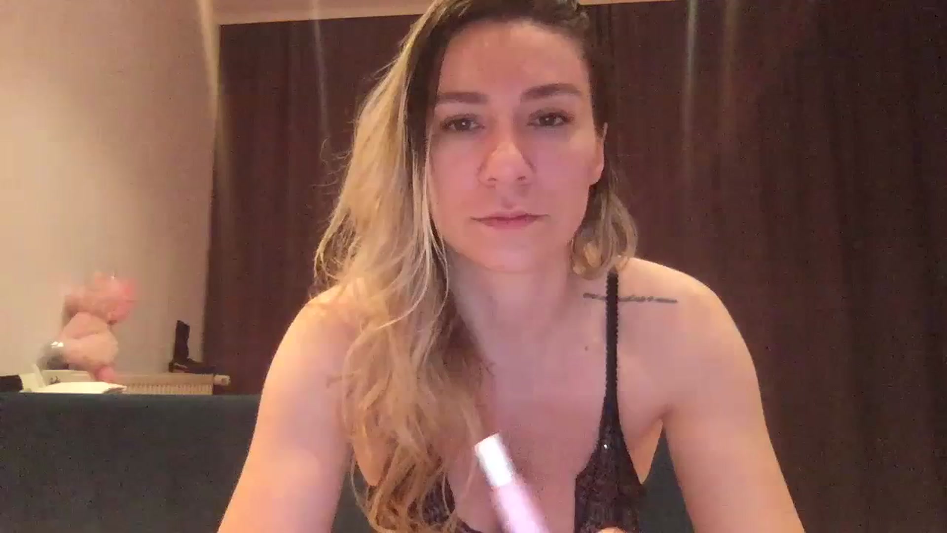 Gallery image thumbnail from itwasnt_me's myfreecams stream on, 09/17/2023, 02:10 image 1 of 20