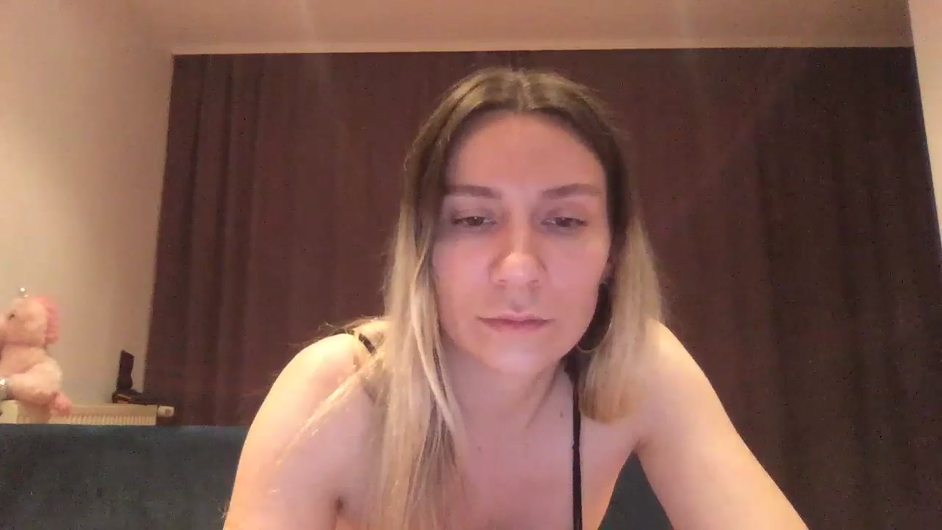 Gallery image thumbnail from itwasnt_me's myfreecams stream on, 09/25/2023, 24:09 image 11 of 20