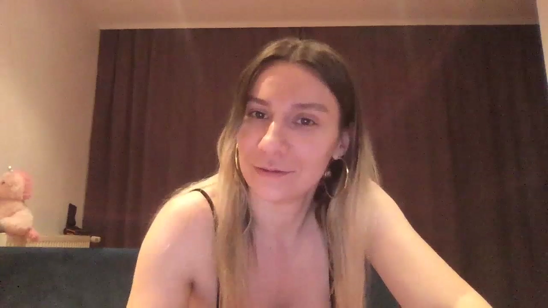 Gallery image thumbnail from itwasnt_me's myfreecams stream on, 09/25/2023, 24:09 image 18 of 20