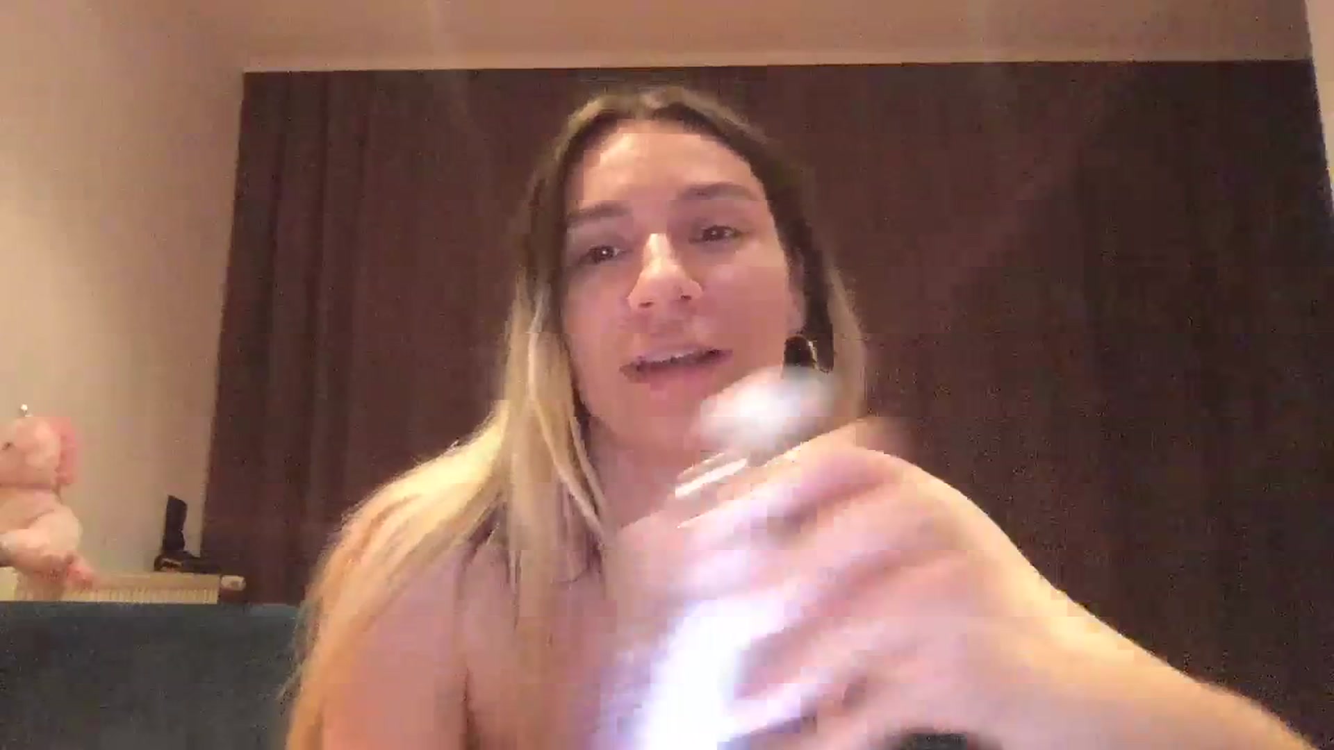 Gallery image thumbnail from itwasnt_me's myfreecams stream on, 09/25/2023, 24:09 image 13 of 20