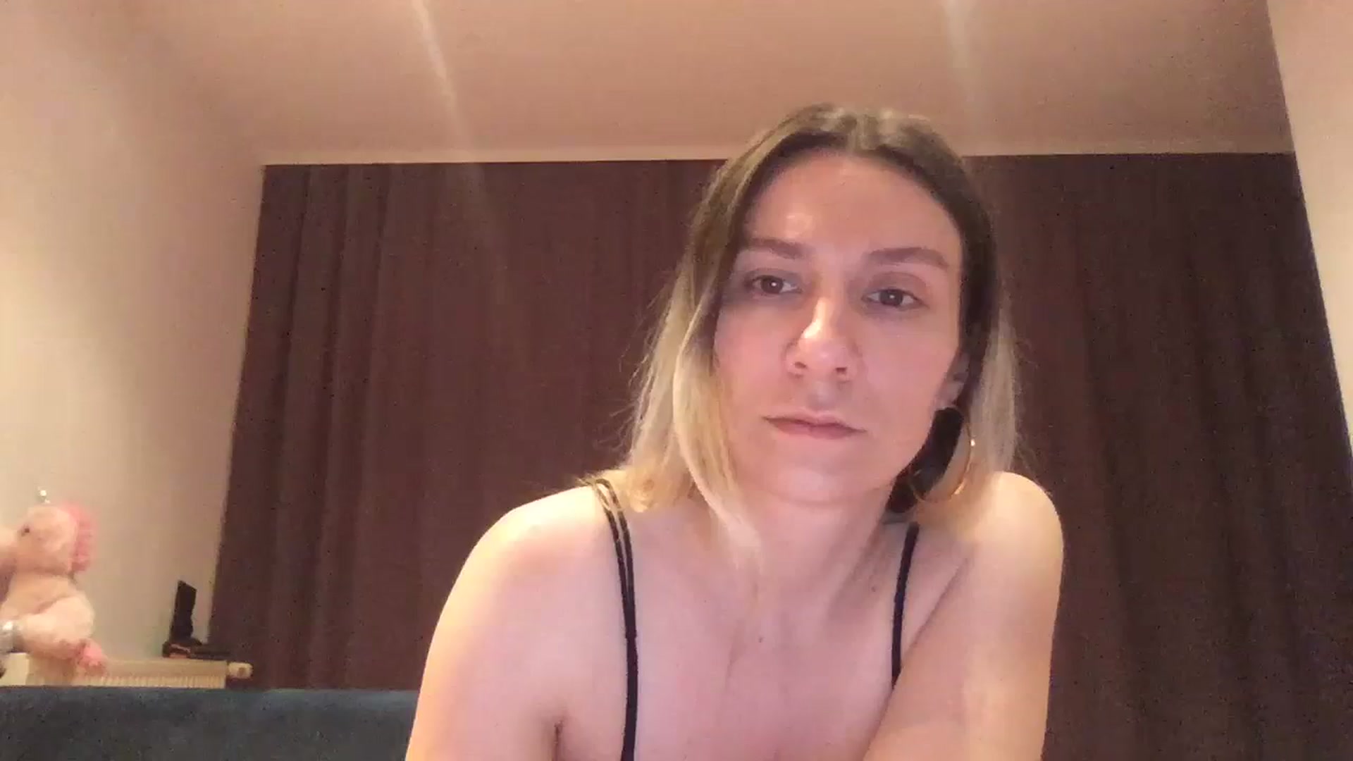 Gallery image thumbnail from itwasnt_me's myfreecams stream on, 09/25/2023, 24:09 image 1 of 20