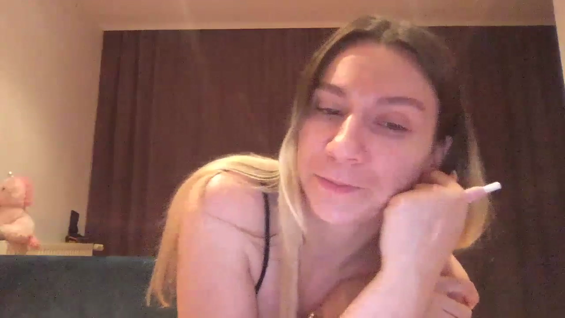 Gallery image thumbnail from itwasnt_me's myfreecams stream on, 09/25/2023, 24:09 image 15 of 20