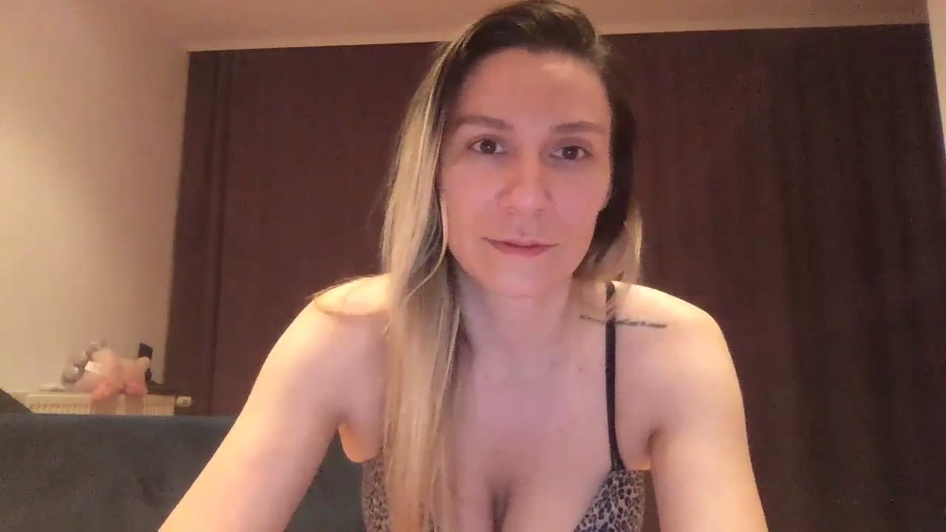 Gallery image thumbnail from itwasnt_me's myfreecams stream on, 10/01/2023, 02:42 image 6 of 20
