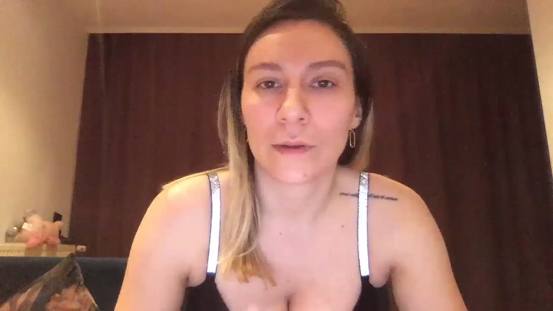 Gallery image thumbnail from itwasnt_me's myfreecams stream on, 10/10/2023, 02:35 image 20 of 20