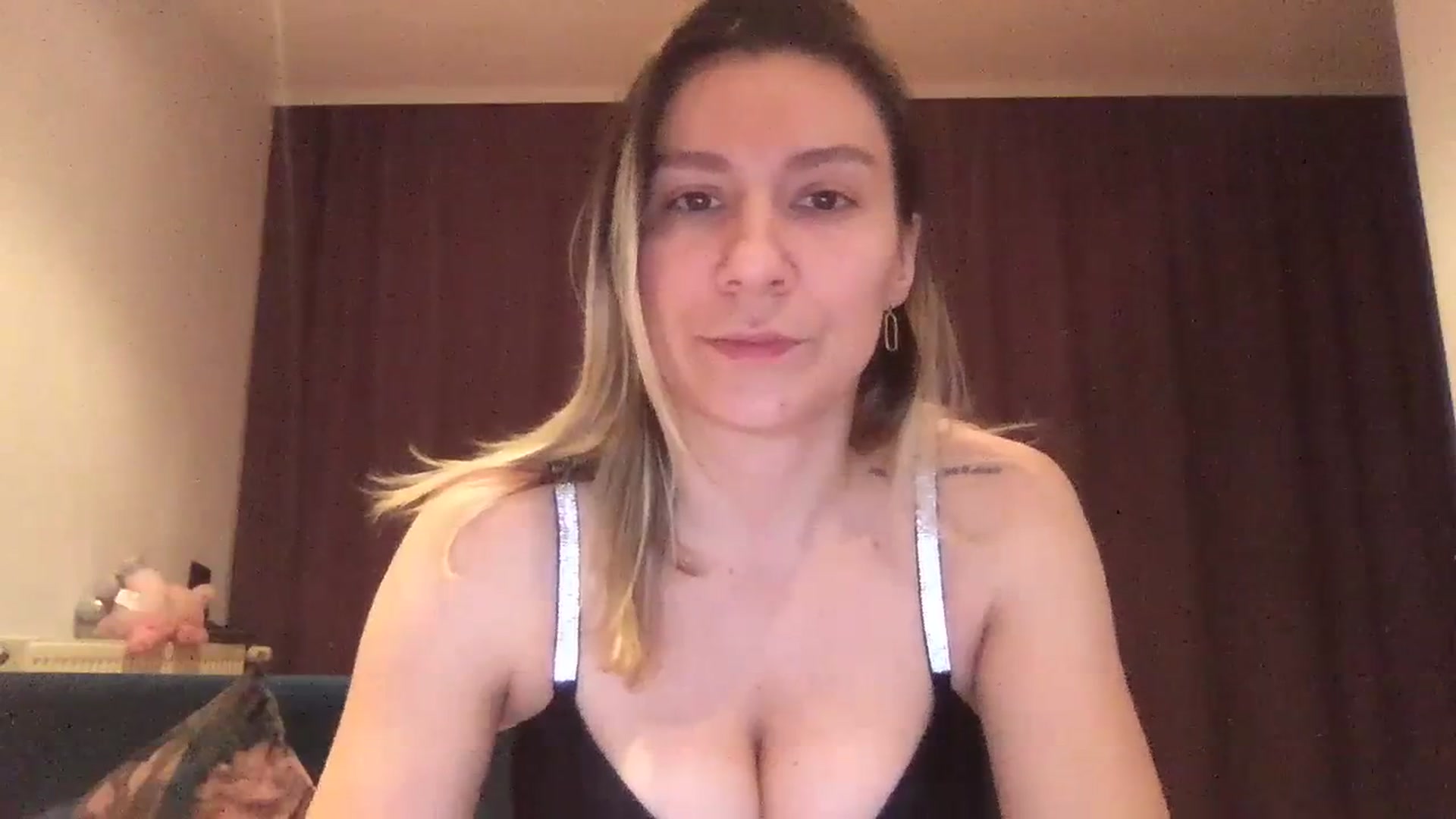 Gallery image thumbnail from itwasnt_me's myfreecams stream on, 10/10/2023, 02:35 image 7 of 20