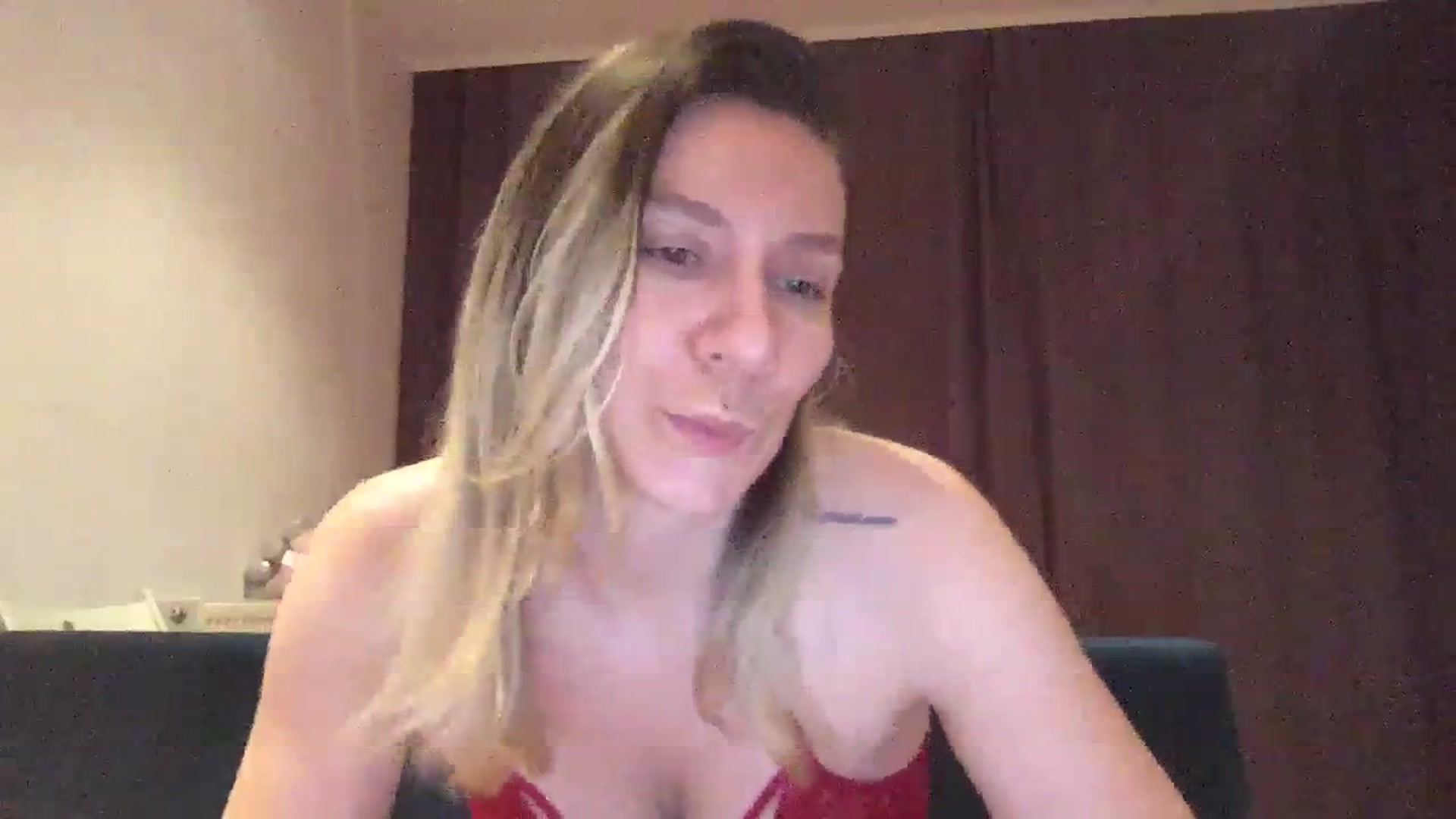 Gallery image thumbnail from itwasnt_me's myfreecams stream on, 10/13/2023, 01:14 image 5 of 20