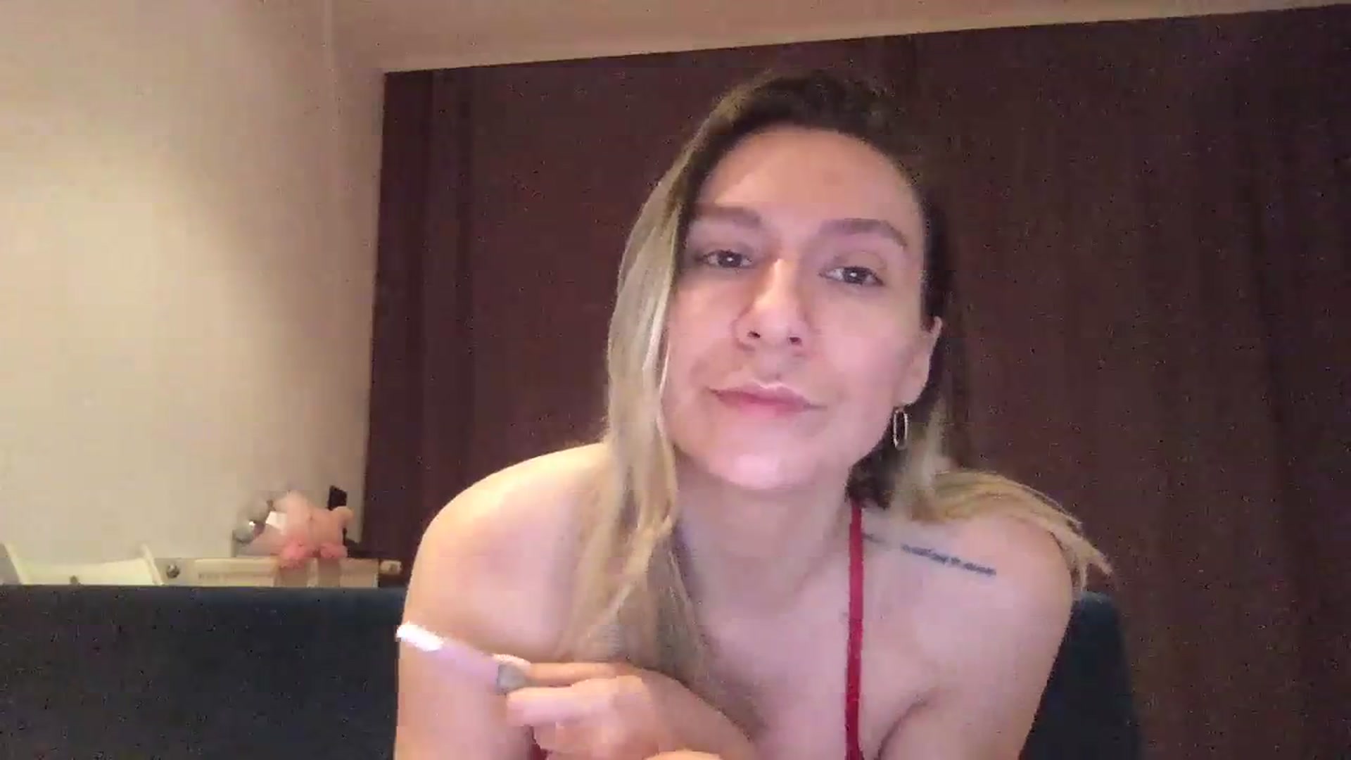 Gallery image thumbnail from itwasnt_me's myfreecams stream on, 10/13/2023, 01:14 image 3 of 20