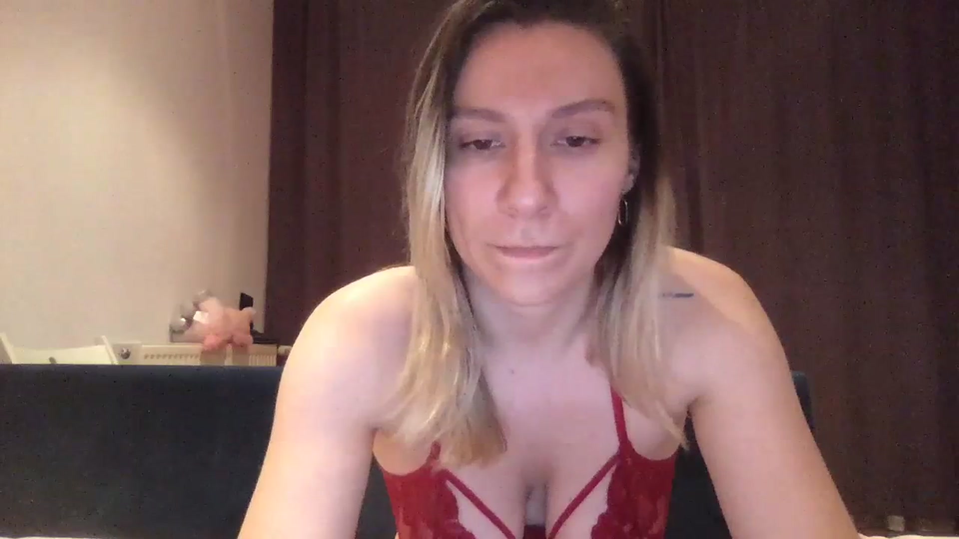 Gallery image thumbnail from itwasnt_me's myfreecams stream on, 10/13/2023, 01:14 image 19 of 20