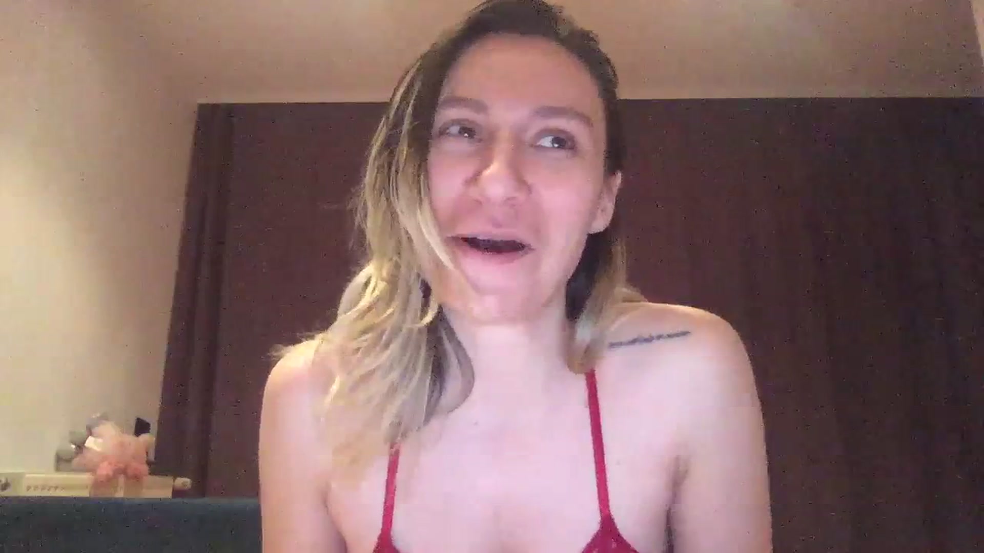 Gallery image thumbnail from itwasnt_me's myfreecams stream on, 10/17/2023, 02:08 image 7 of 20