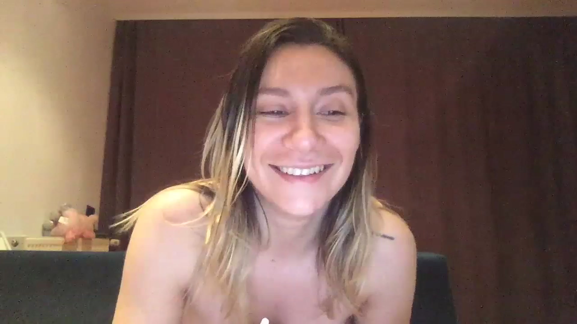 Gallery image thumbnail from itwasnt_me's myfreecams stream on, 10/17/2023, 02:08 image 18 of 20