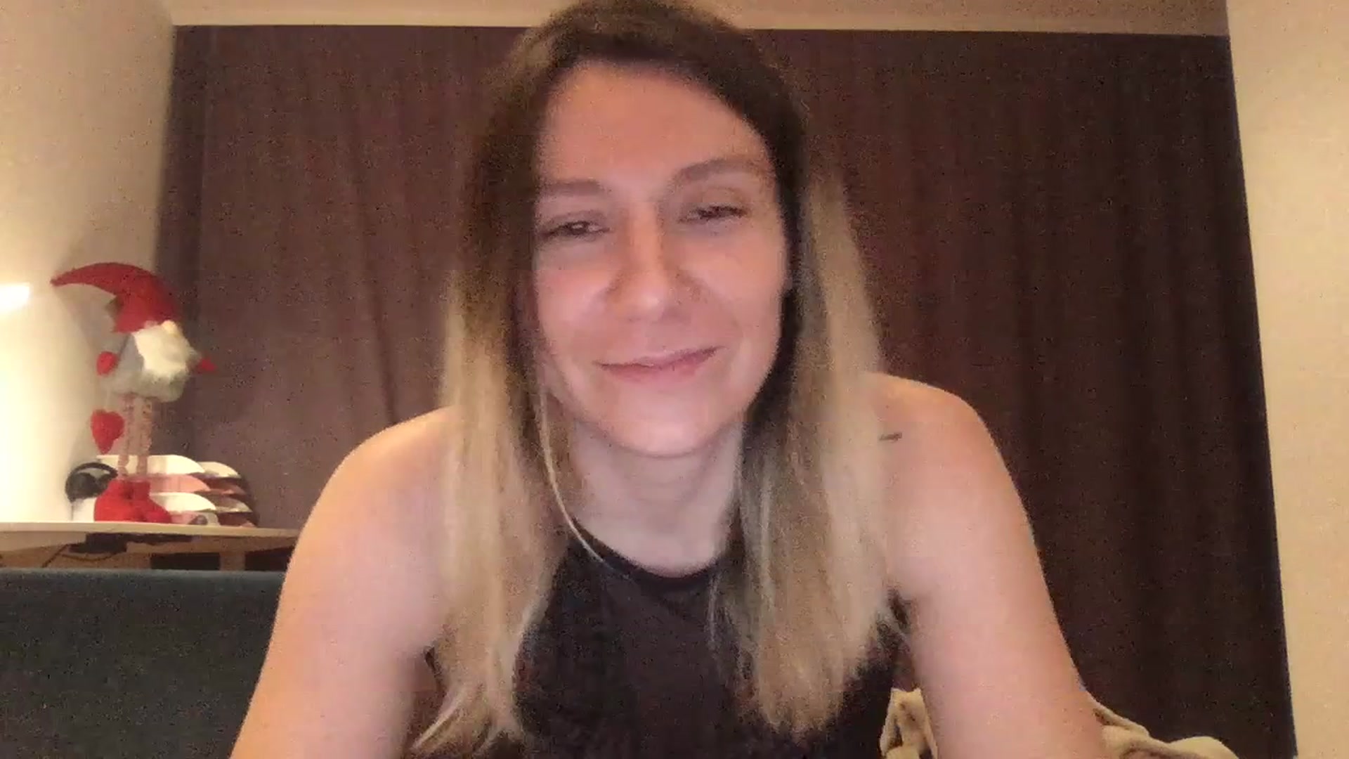 Gallery image thumbnail from itwasnt_me's myfreecams stream on, 10/23/2023, 01:50 image 19 of 20