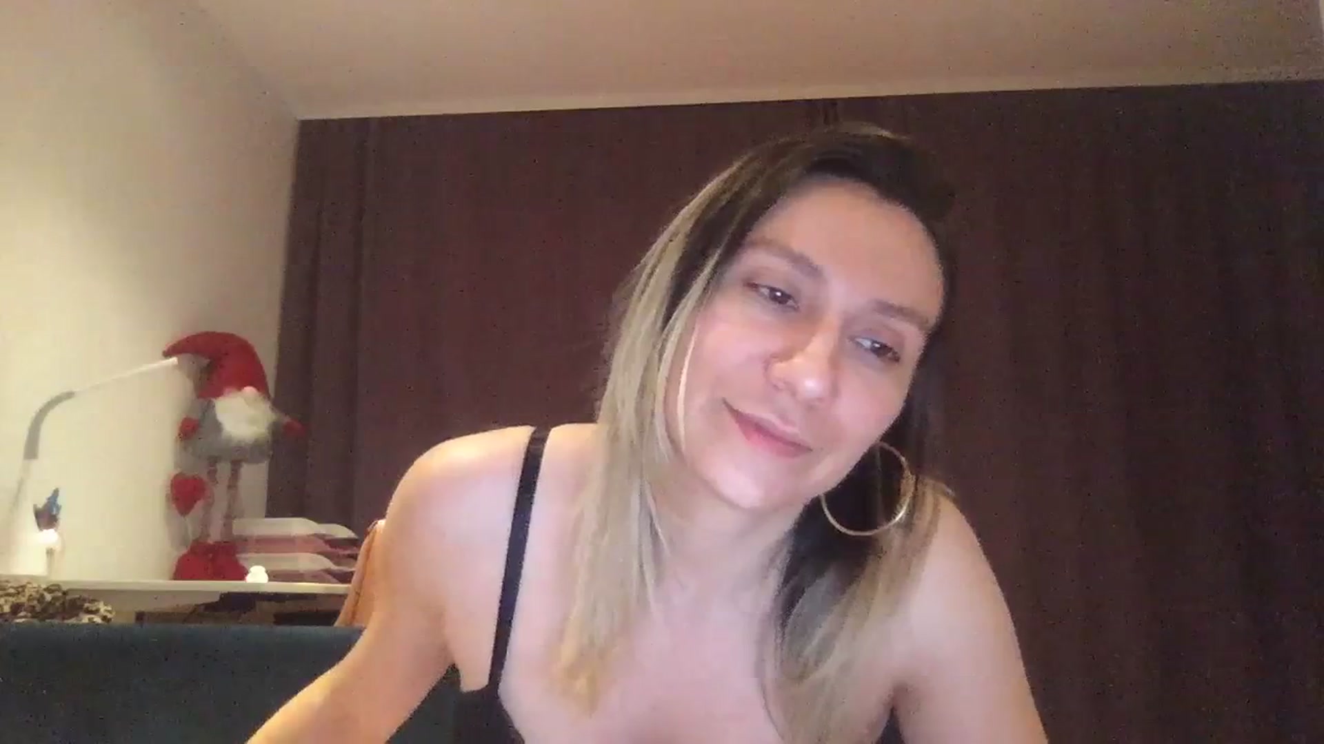 Gallery image thumbnail from itwasnt_me's myfreecams stream on, 10/29/2023, 01:12 image 16 of 20