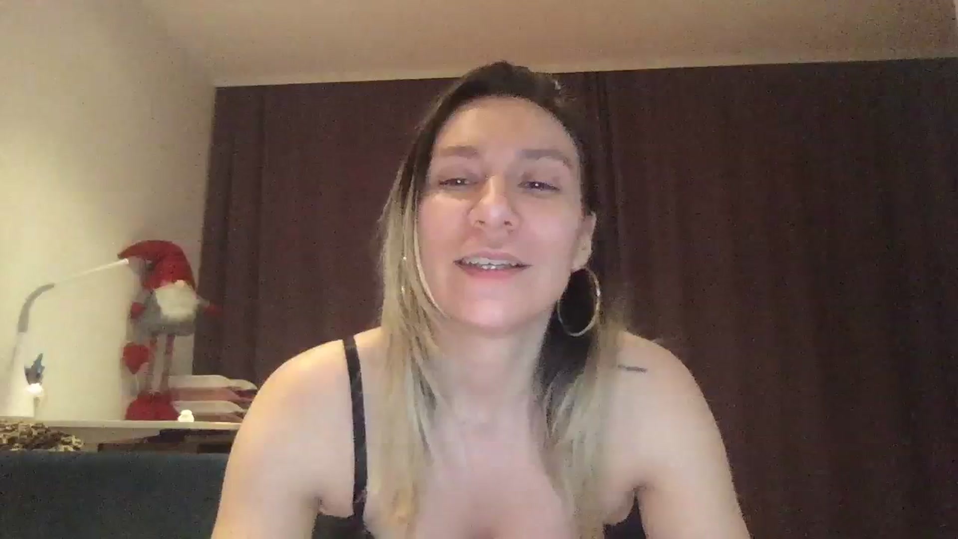 Gallery image thumbnail from itwasnt_me's myfreecams stream on, 10/29/2023, 01:12 image 17 of 20