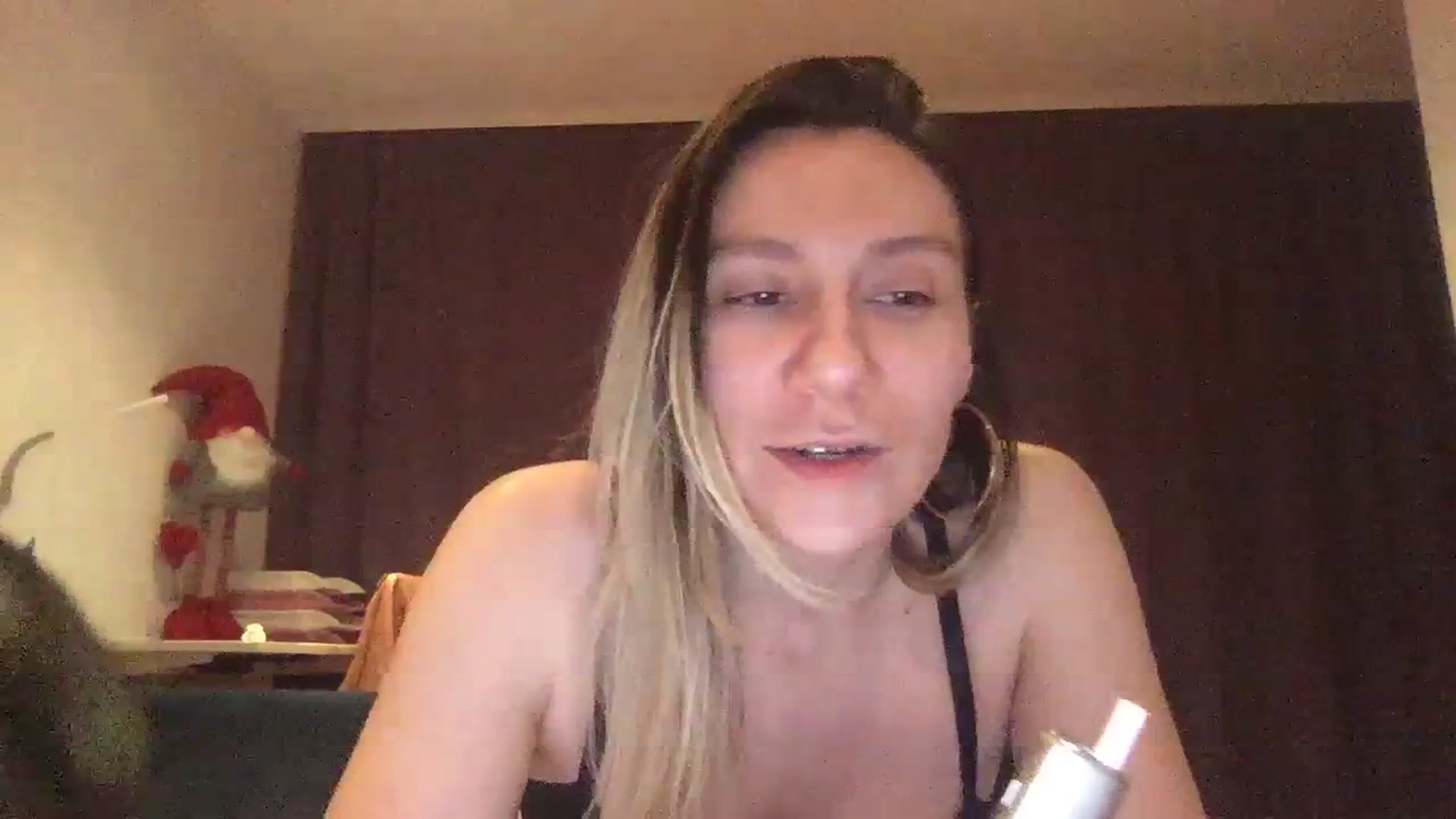 Gallery image thumbnail from itwasnt_me's myfreecams stream on, 10/29/2023, 01:12 image 7 of 20