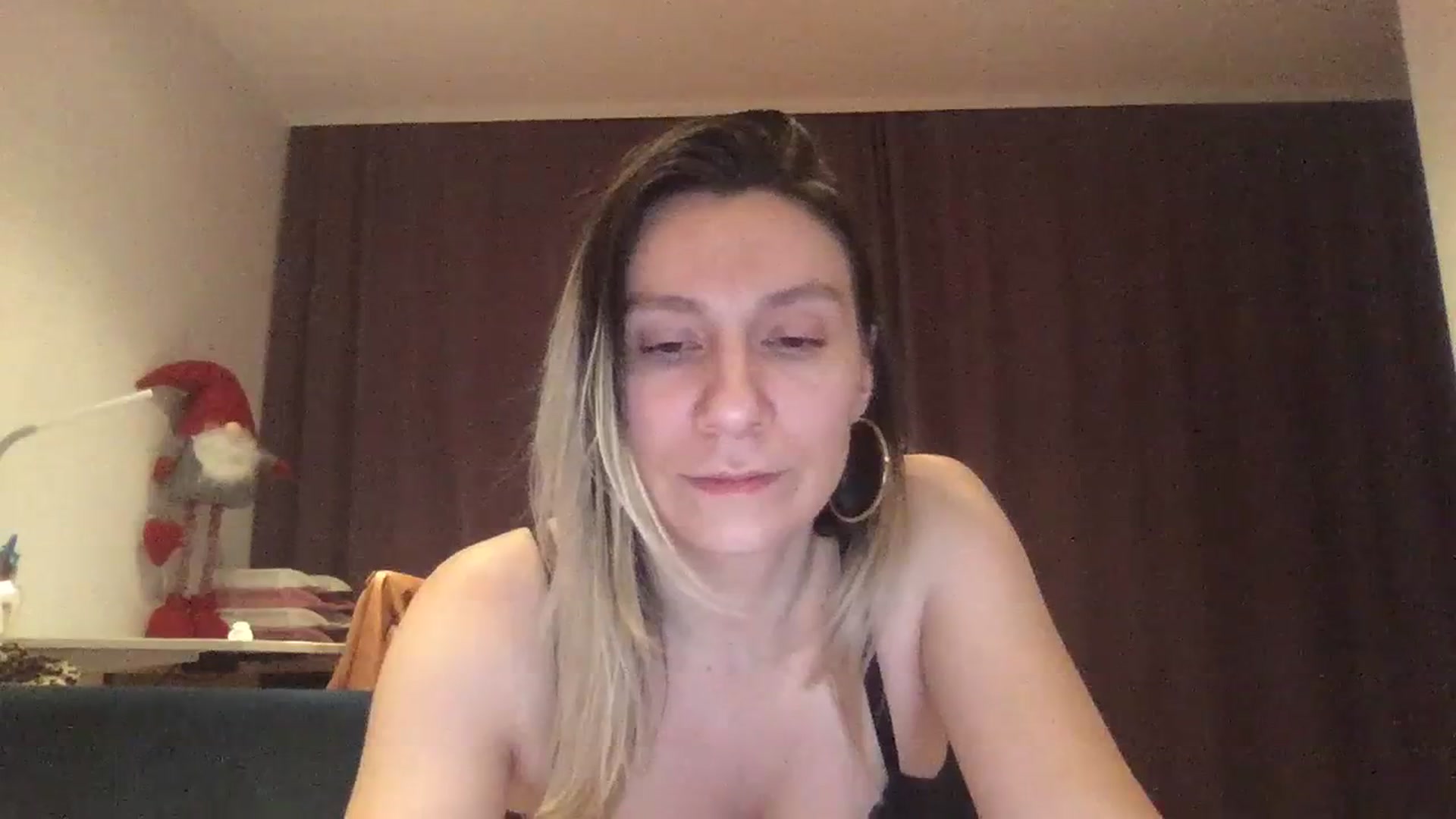 Gallery image thumbnail from itwasnt_me's myfreecams stream on, 10/29/2023, 01:12 image 8 of 20