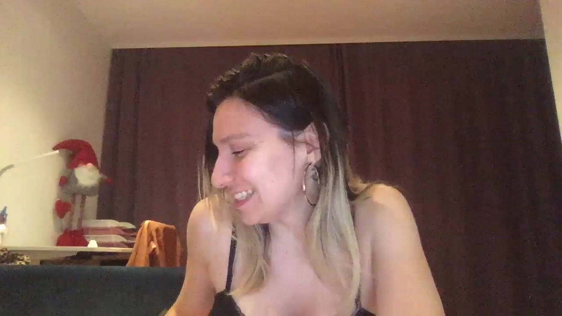 Gallery image thumbnail from itwasnt_me's myfreecams stream on, 10/29/2023, 01:12 image 10 of 20