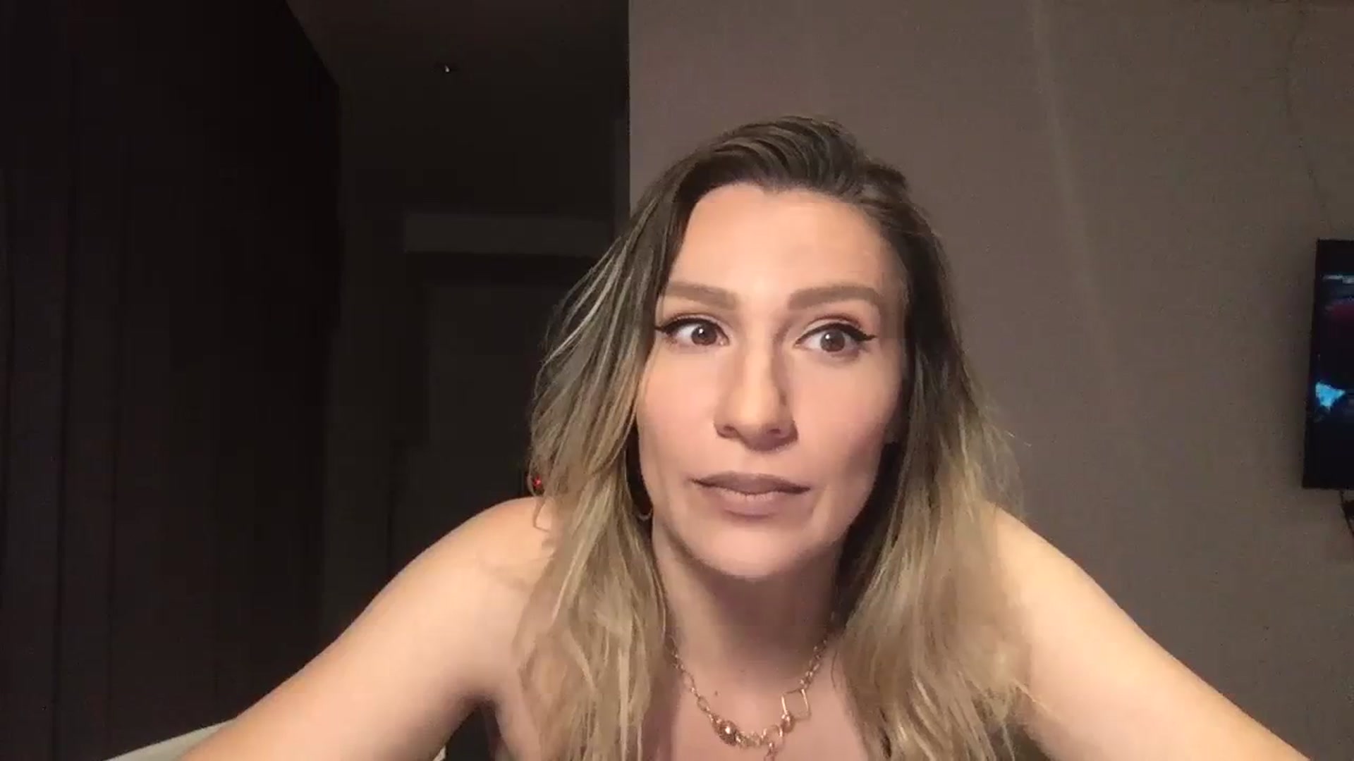 Gallery image thumbnail from itwasnt_me's myfreecams stream on, 11/02/2023, 01:36 image 12 of 20