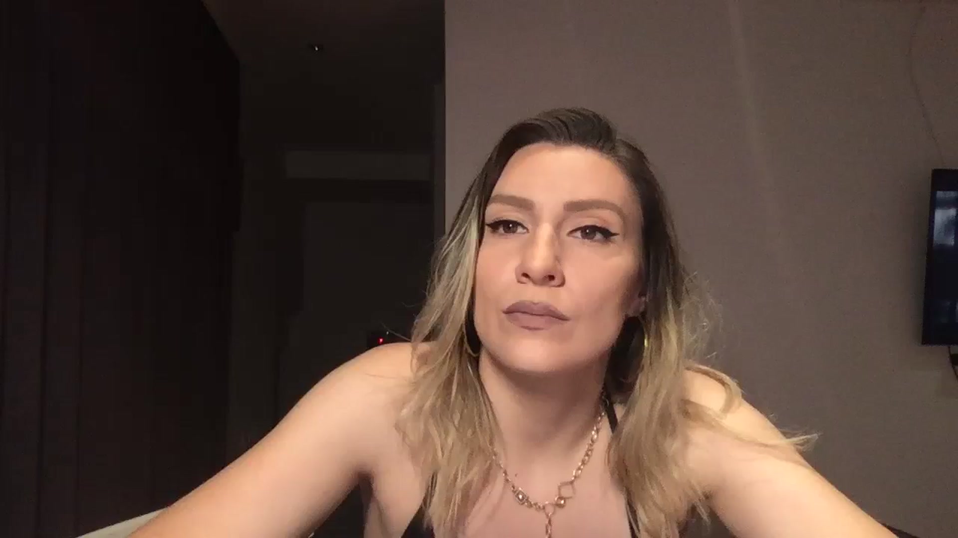 Gallery image thumbnail from itwasnt_me's myfreecams stream on, 11/02/2023, 01:36 image 16 of 20