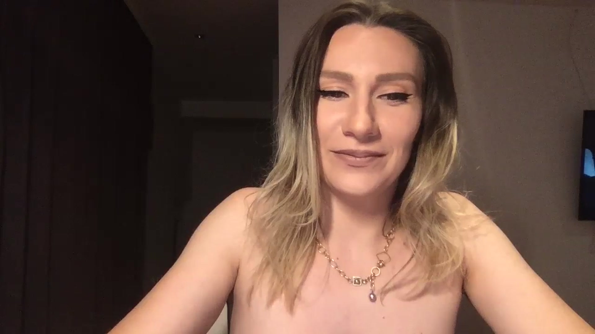 Gallery image thumbnail from itwasnt_me's myfreecams stream on, 11/02/2023, 01:58 image 16 of 20