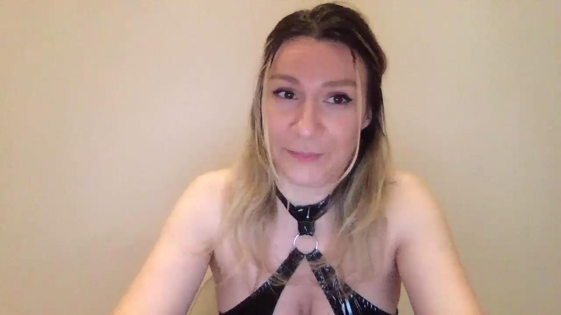Gallery image thumbnail from itwasnt_me's myfreecams stream on, 05/10/2024, 20:45 image 9 of 20