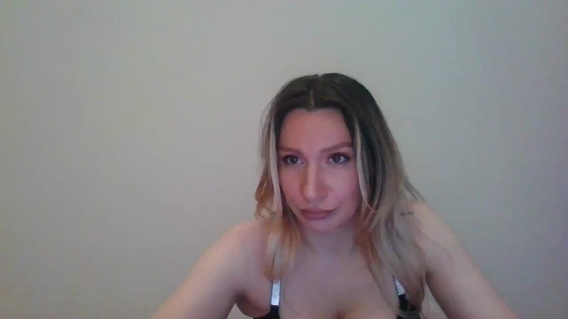 Gallery image thumbnail from itwasnt_me's myfreecams stream on, 05/14/2024, 23:23 image 15 of 20