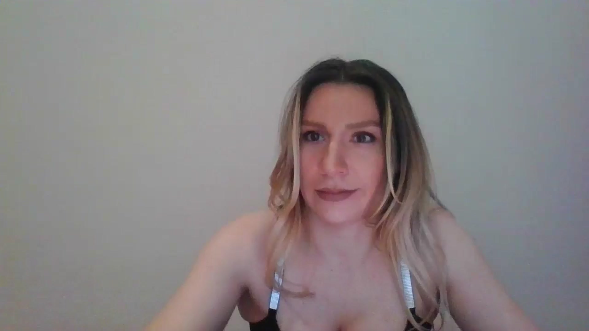 Gallery image thumbnail from itwasnt_me's myfreecams stream on, 05/14/2024, 23:23 image 16 of 20