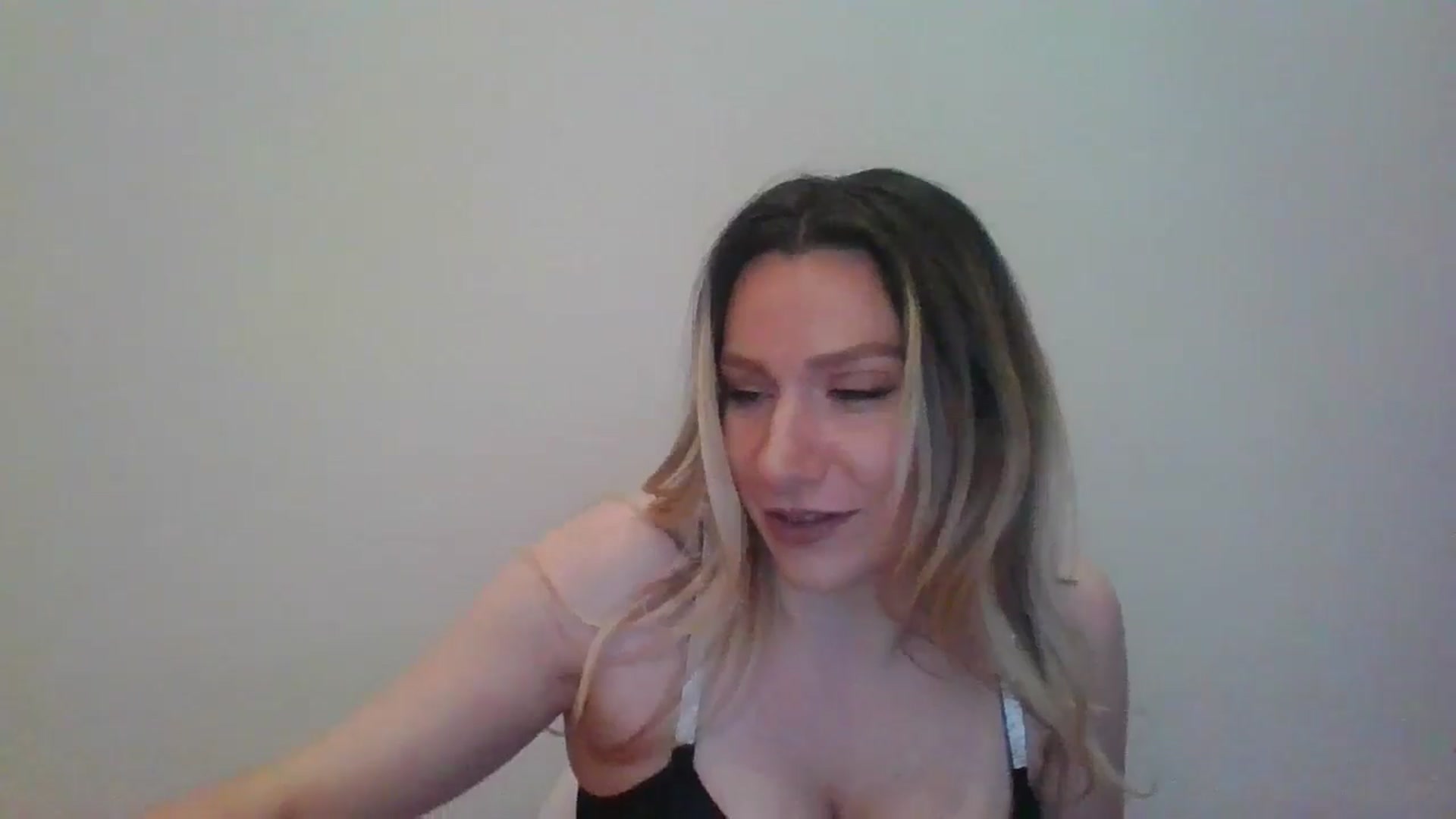 Gallery image thumbnail from itwasnt_me's myfreecams stream on, 05/14/2024, 23:23 image 7 of 20