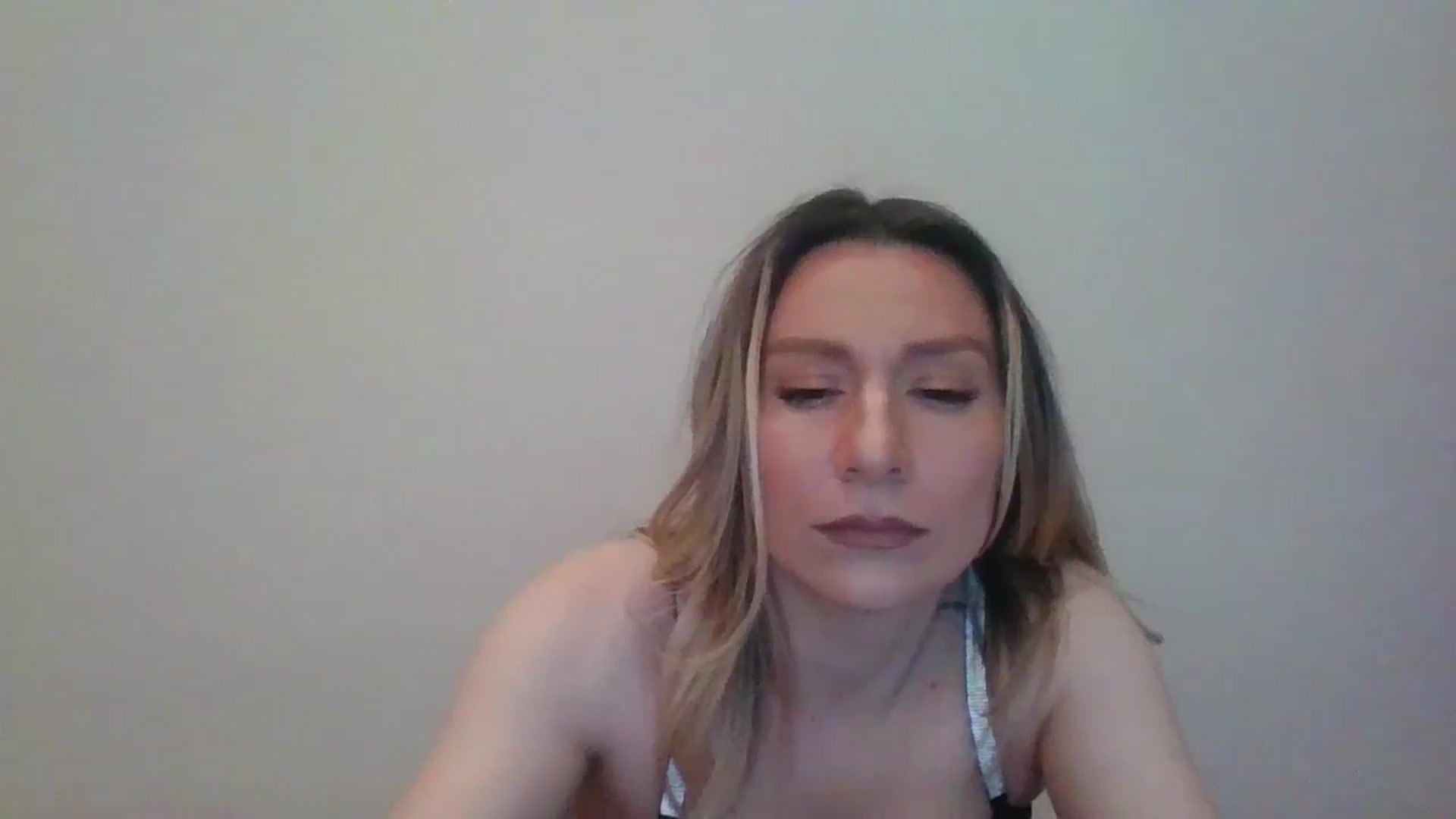 Gallery image thumbnail from itwasnt_me's myfreecams stream on, 05/14/2024, 23:23 image 6 of 20