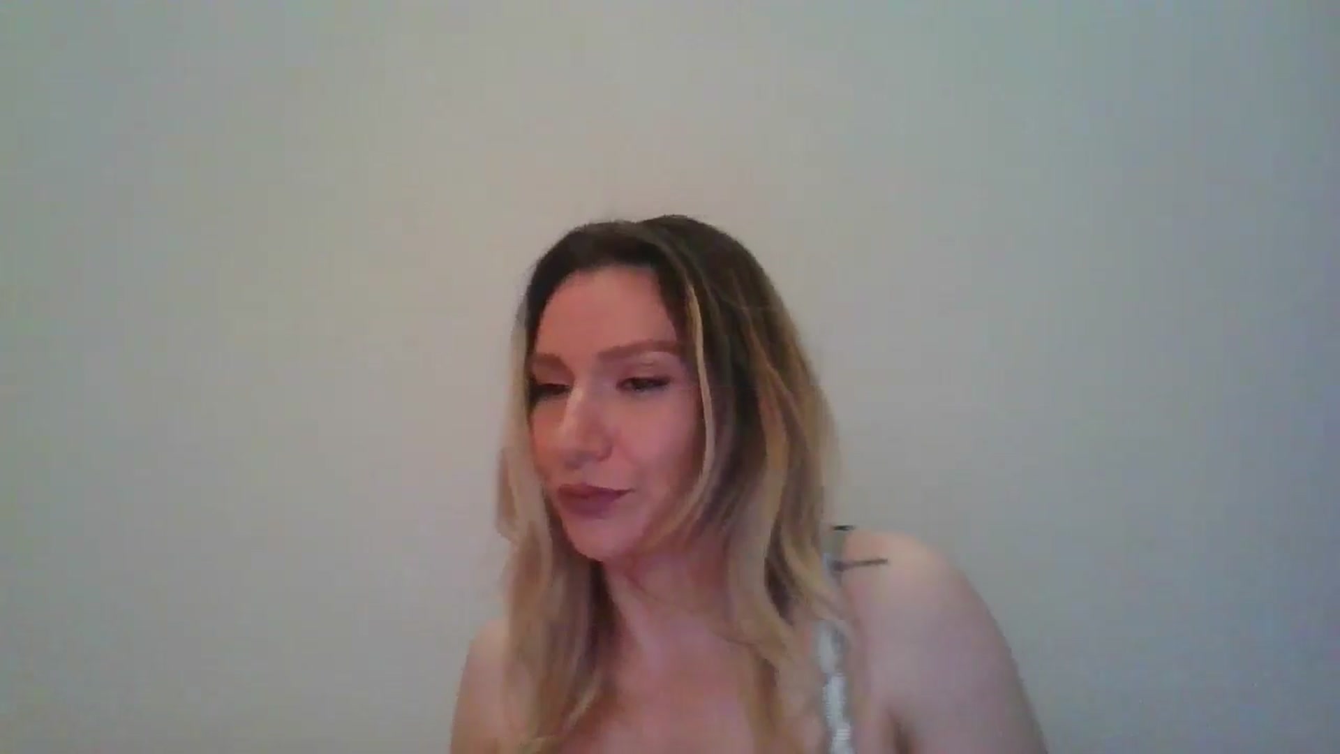Gallery image thumbnail from itwasnt_me's myfreecams stream on, 05/14/2024, 23:37 image 14 of 20