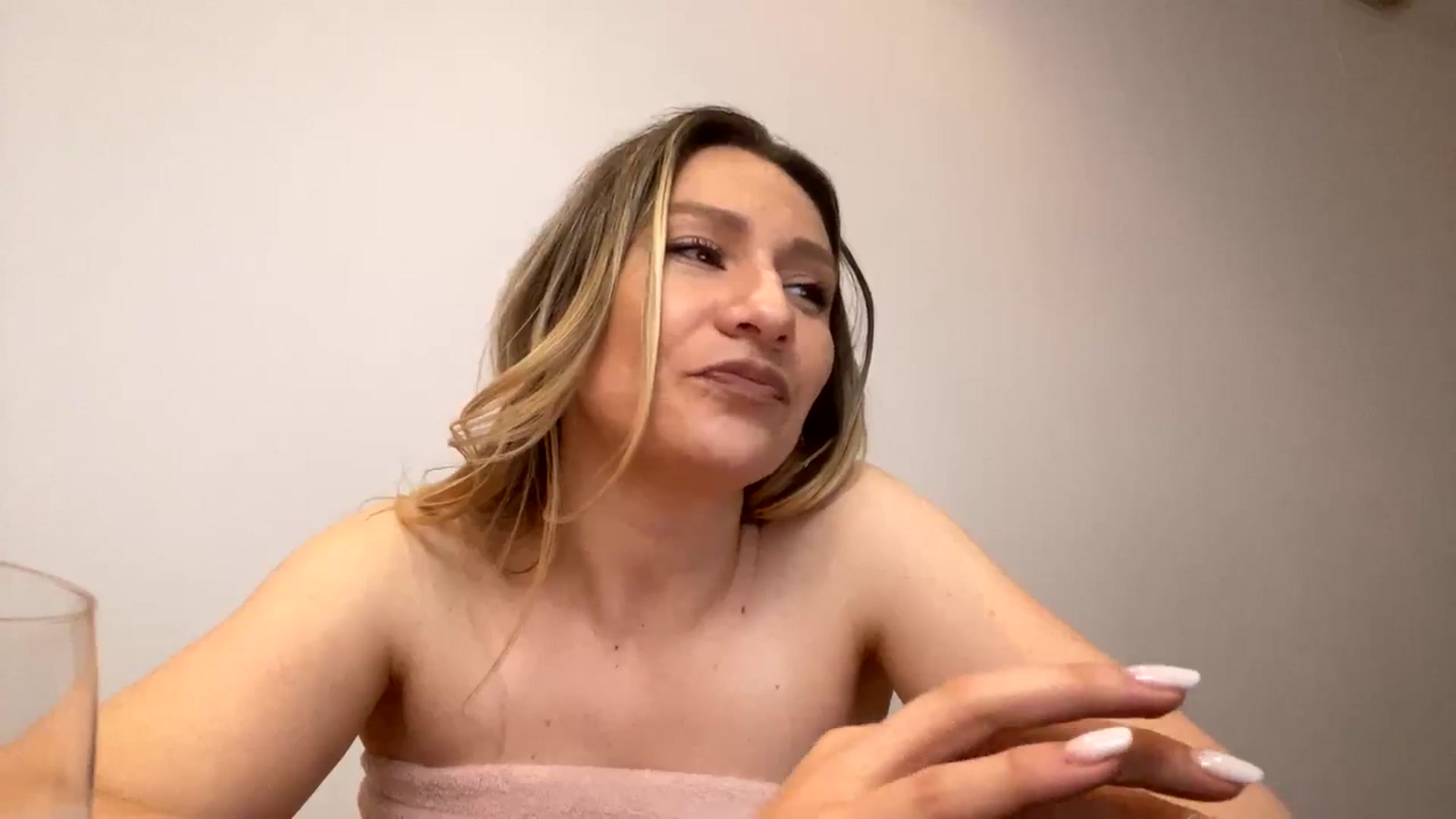 Gallery image thumbnail from itwasnt_me's myfreecams stream on, 05/15/2024, 24:58 image 17 of 20