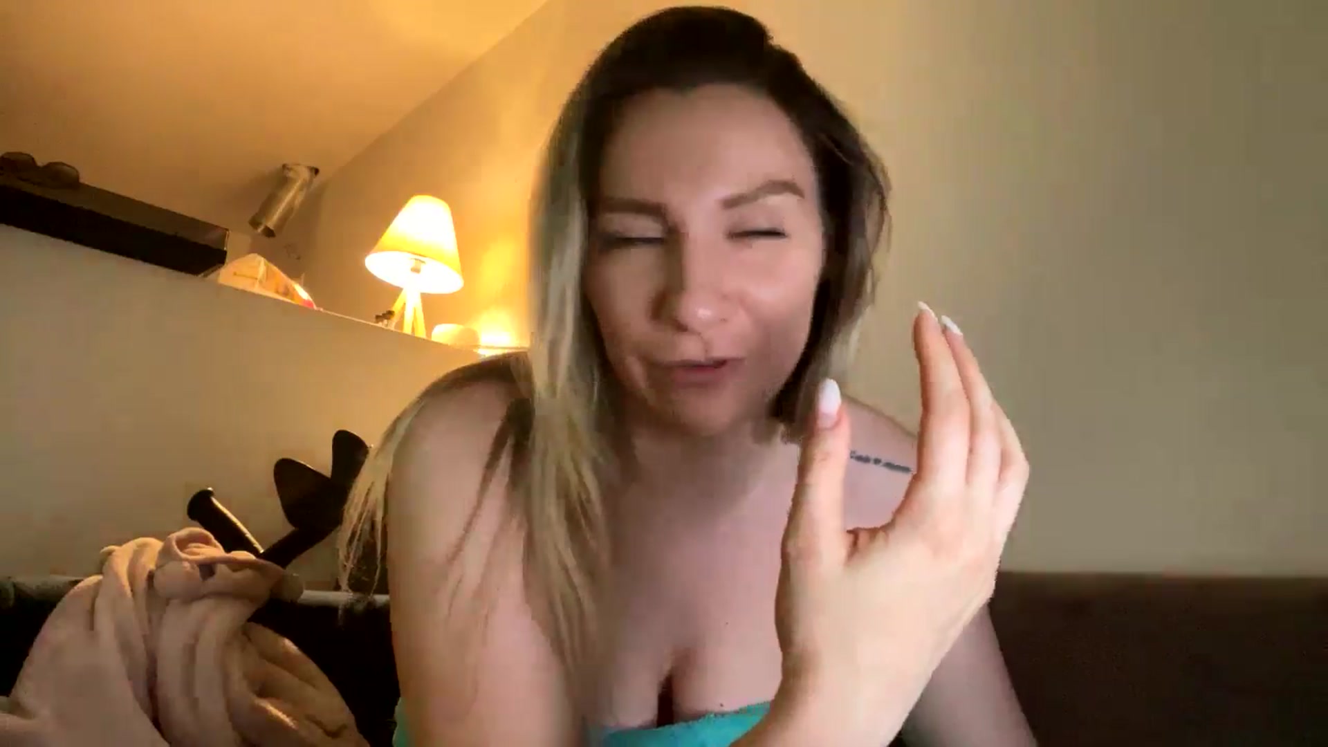 Gallery image thumbnail from itwasnt_me's myfreecams stream on, 06/19/2024, 21:23 image 20 of 20