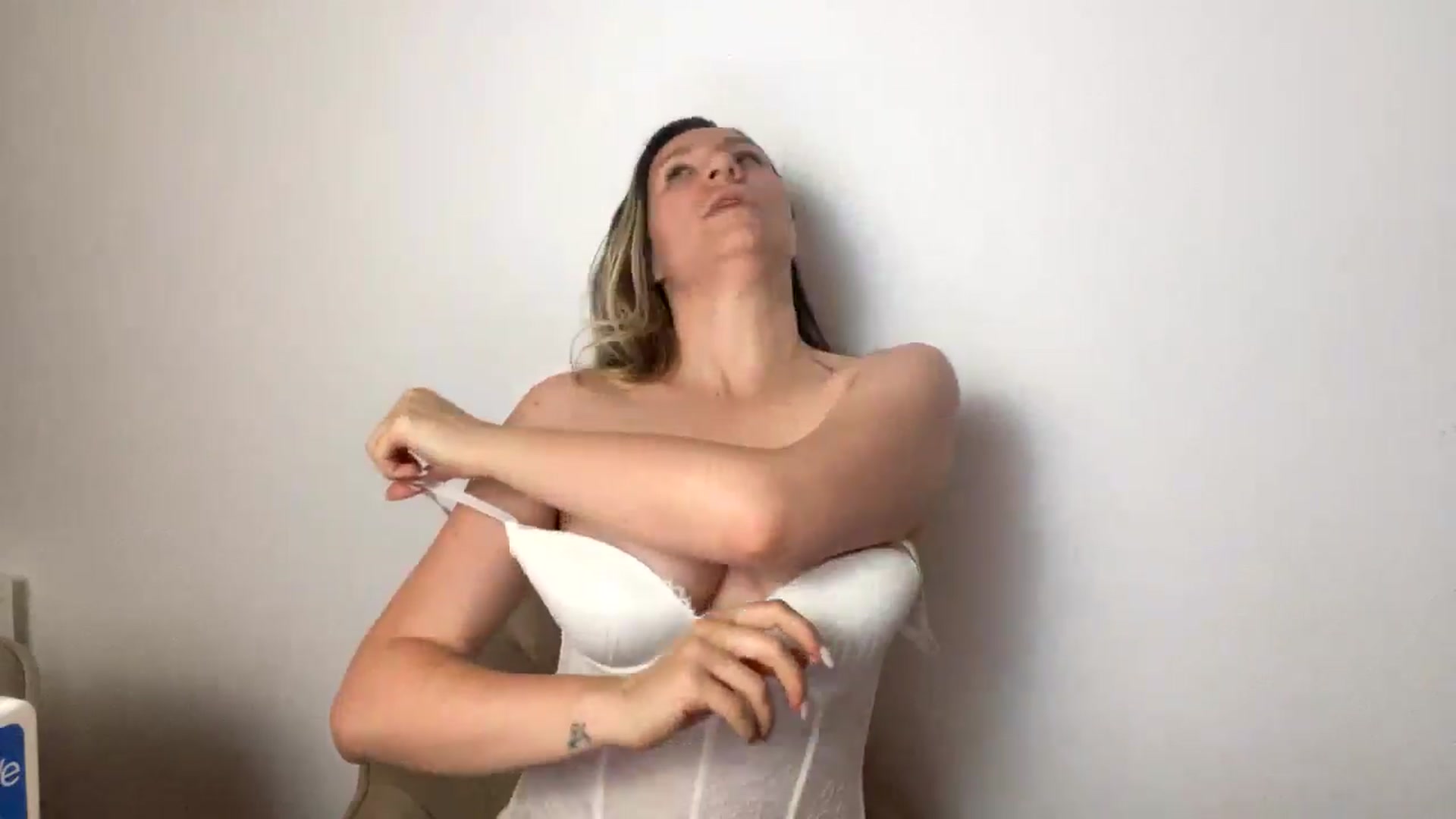 Gallery image thumbnail from itwasnt_me's myfreecams stream on, 08/23/2024, 23:59 image 16 of 20