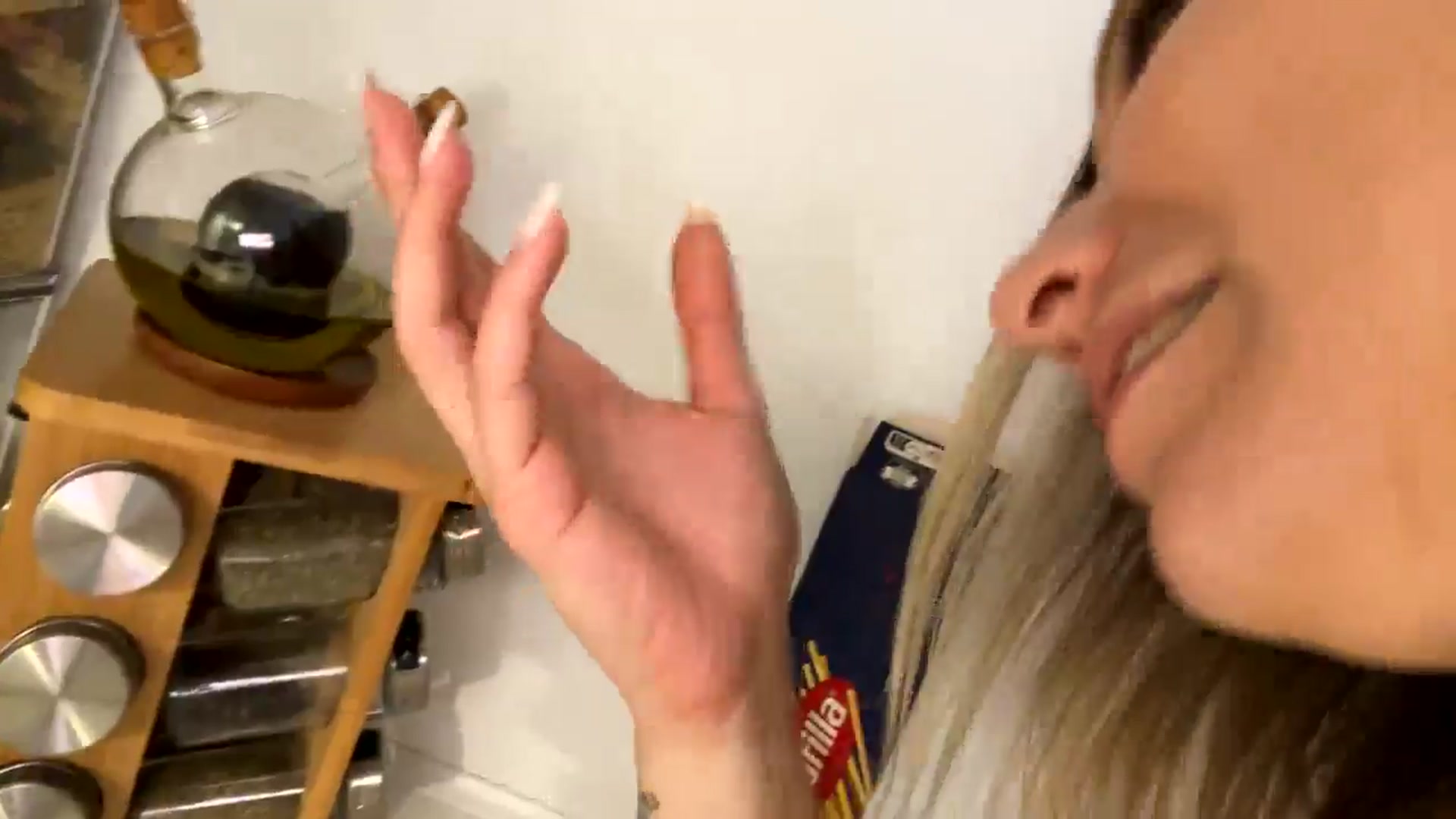 Gallery image thumbnail from itwasnt_me's myfreecams stream on, 08/25/2024, 02:41 image 9 of 20
