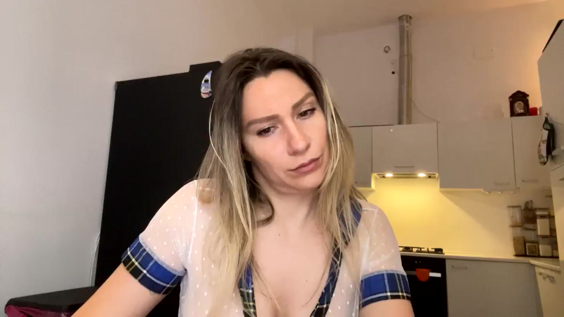 Gallery image thumbnail from itwasnt_me's myfreecams stream on, 08/25/2024, 23:08 image 1 of 20