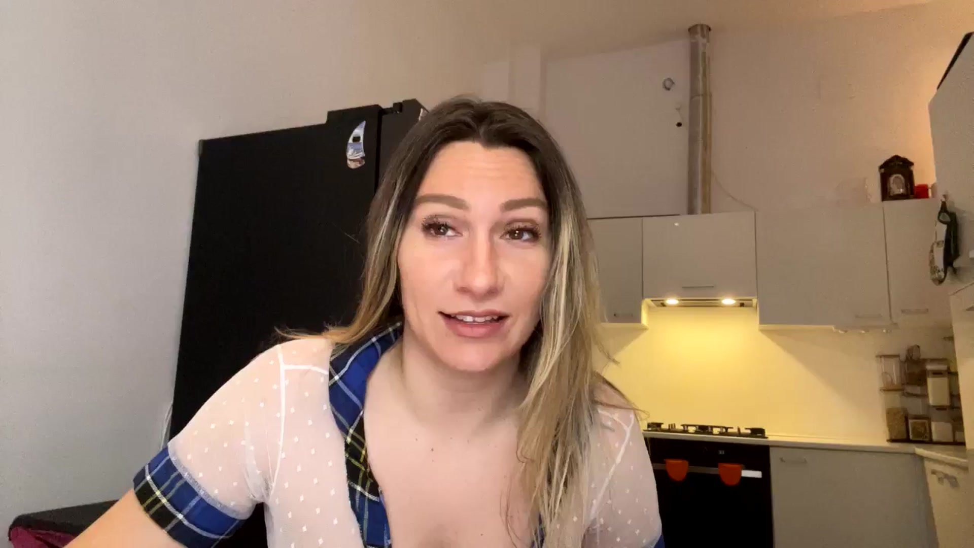 Gallery image thumbnail from itwasnt_me's myfreecams stream on, 08/25/2024, 23:08 image 3 of 20