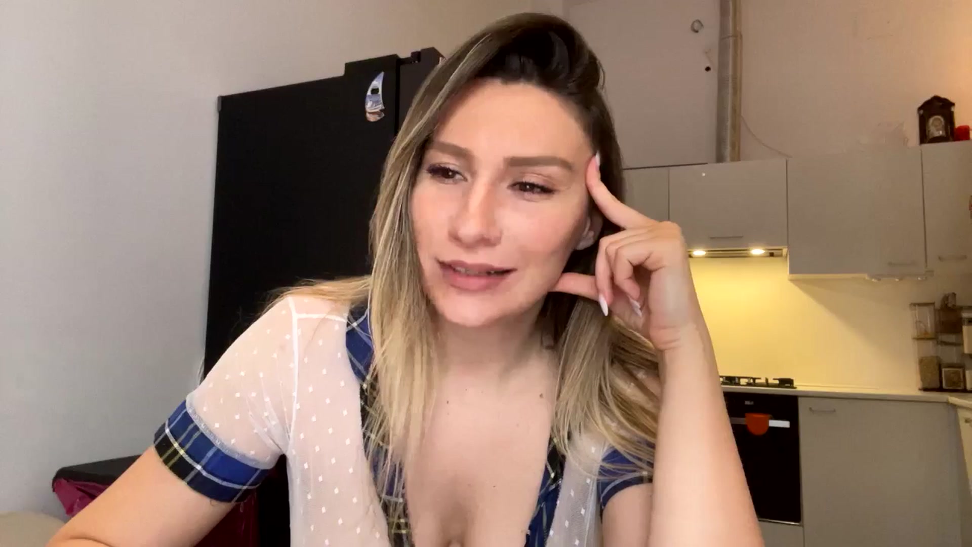 Gallery image thumbnail from itwasnt_me's myfreecams stream on, 08/25/2024, 23:08 image 4 of 20