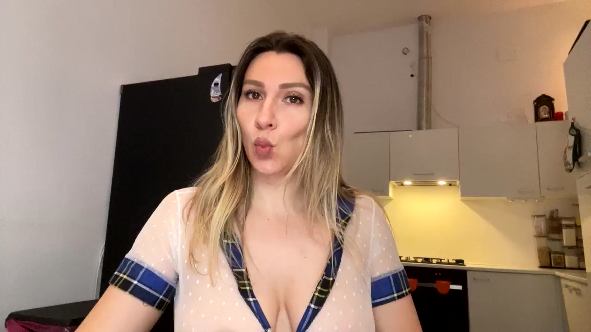 Gallery image thumbnail from itwasnt_me's myfreecams stream on, 08/25/2024, 23:08 image 2 of 20