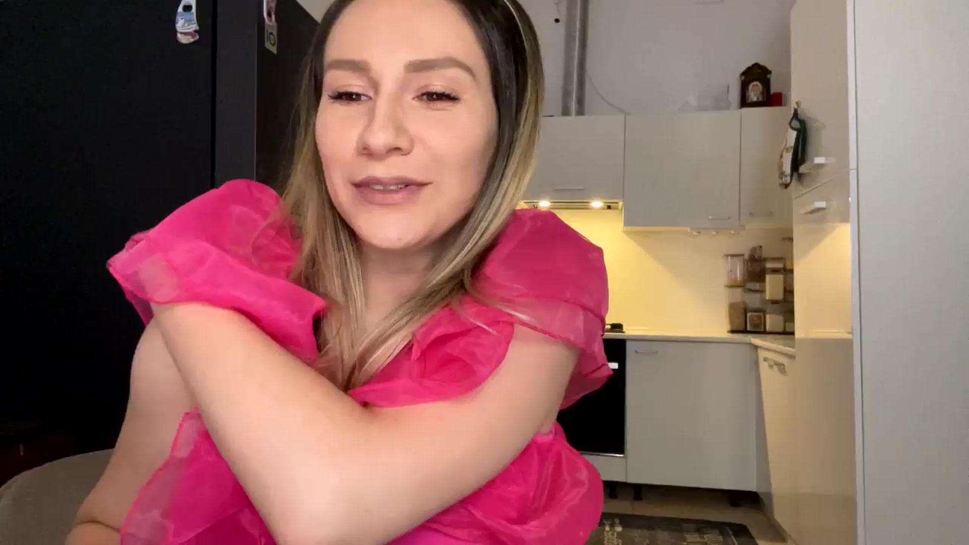 Gallery image thumbnail from itwasnt_me's myfreecams stream on, 08/27/2024, 24:03 image 1 of 20