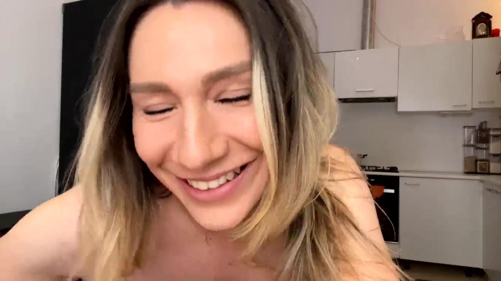 Gallery image thumbnail from itwasnt_me's myfreecams stream on, 09/01/2024, 01:36 image 9 of 20