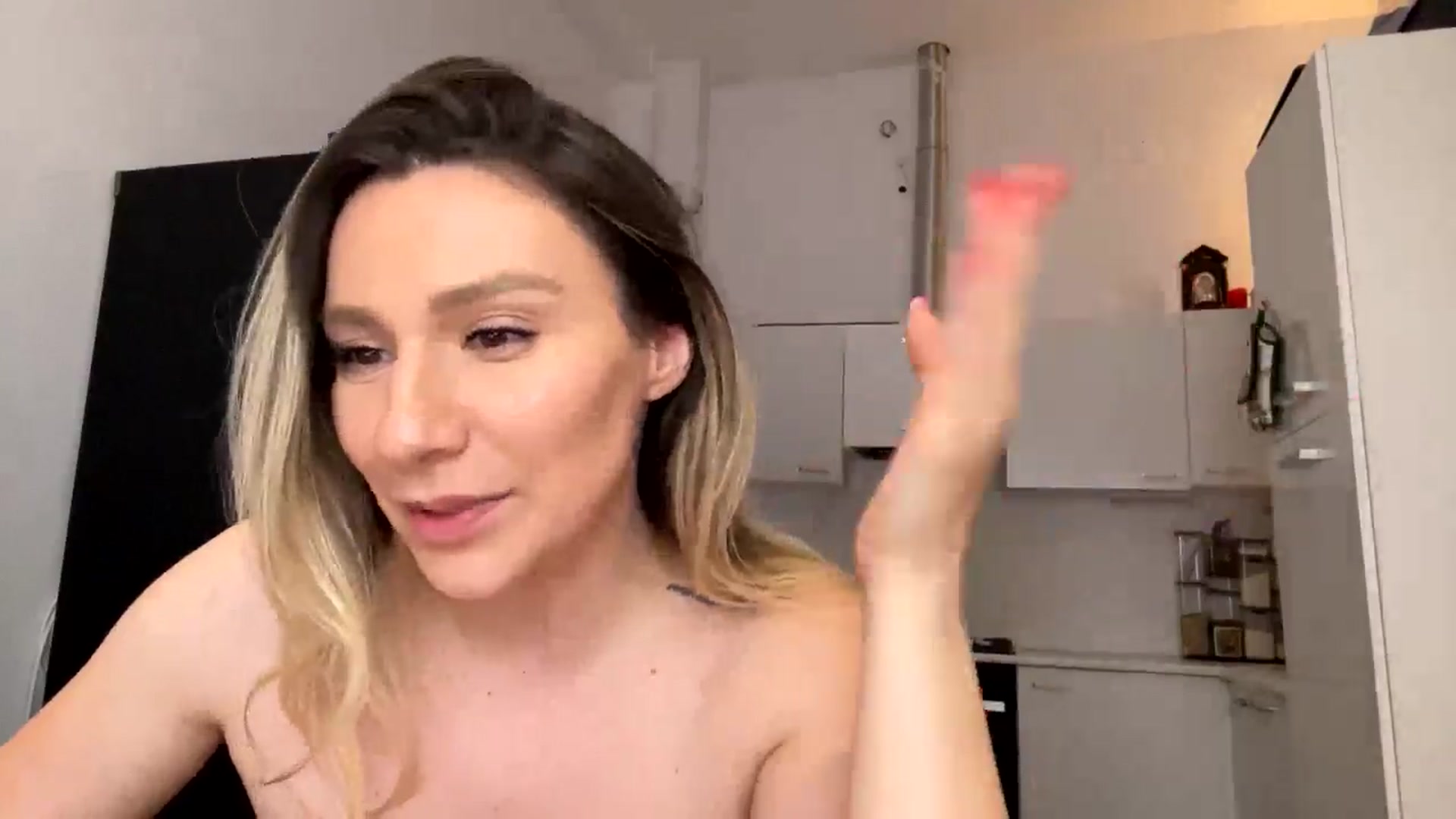 Gallery image thumbnail from itwasnt_me's myfreecams stream on, 09/01/2024, 02:52 image 9 of 20